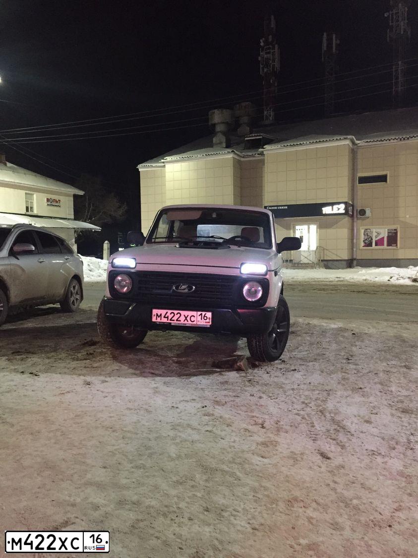 Фото автомобиля LADA 2121 NIVA, 1997 — госномер Т451МУ18. Цвет: Белый