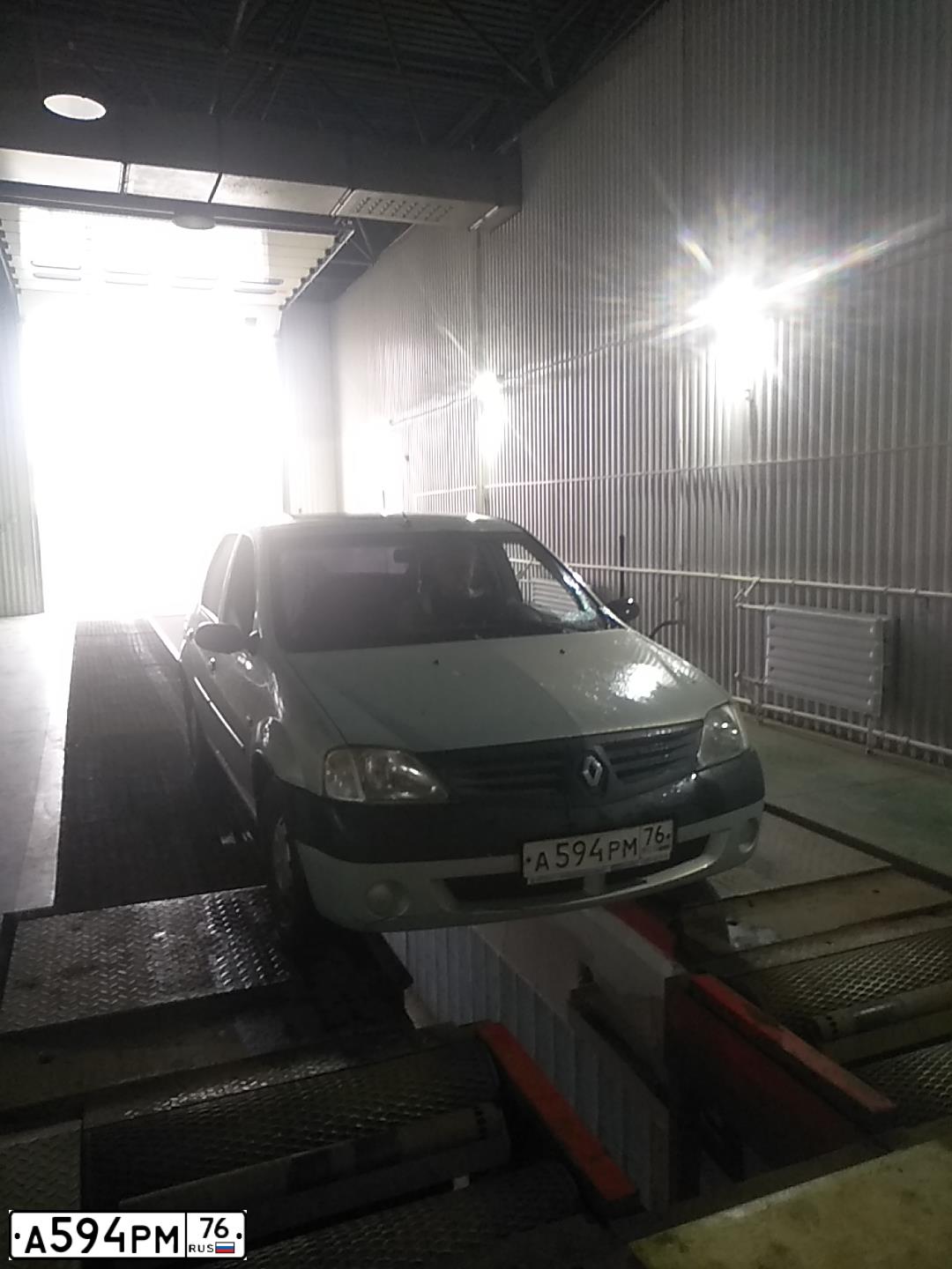 Фото автомобиля RENAULT LOGAN, 2006 — госномер О219ТТ33. Цвет: СВЕТЛО-СЕРЫЙ