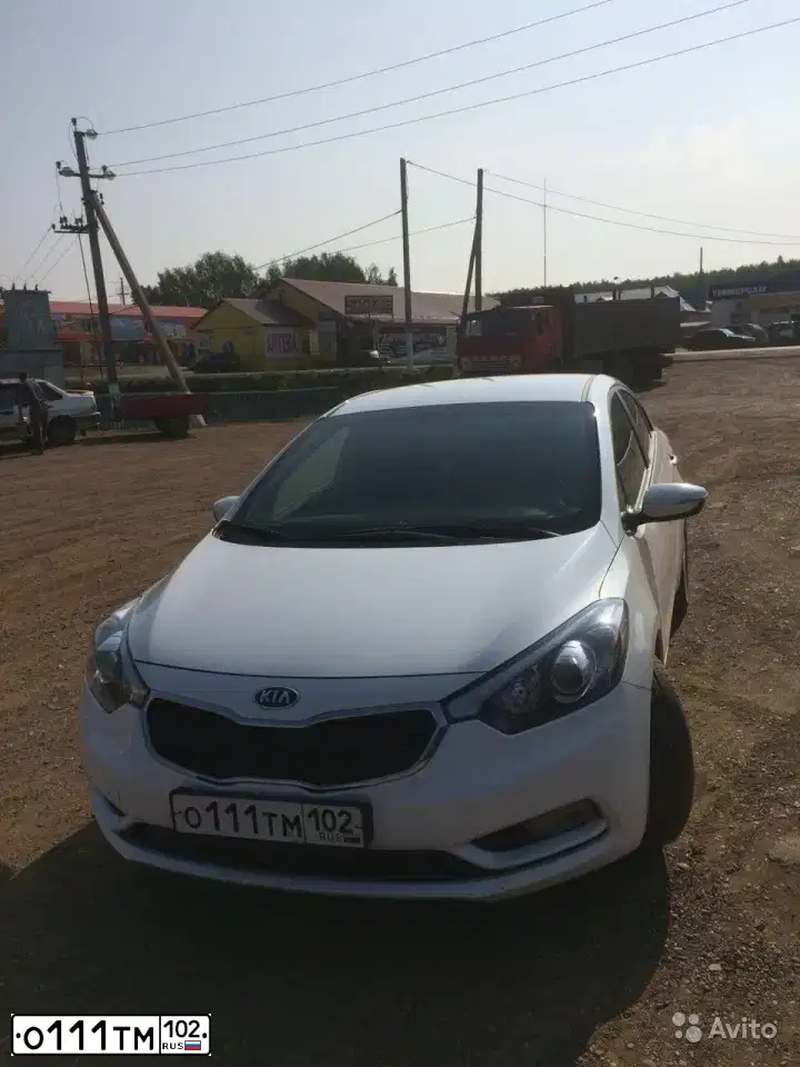 Фото автомобиля KIA CERATO, 2013 — госномер О111ТМ102. Цвет: БЕЛЫЙ
