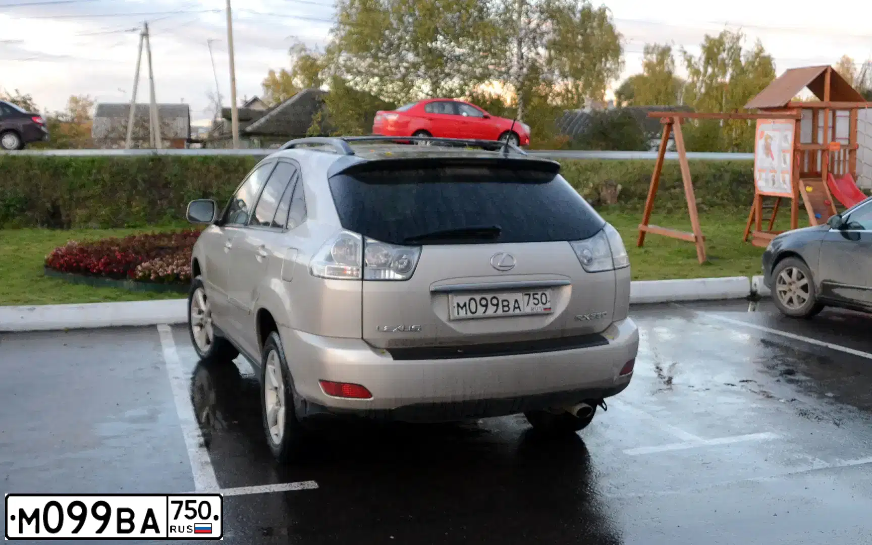 Фото автомобиля LEXUS RX, 2004 — госномер М099ВА750. Цвет: СЕРЫЙ