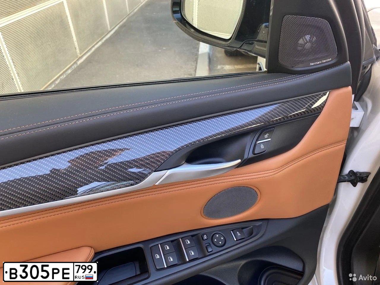Фото автомобиля LANDROVER RANGE ROVER EVOQUE, 2019 — госномер В305РЕ799. Цвет: ЧЕРНЫЙ
