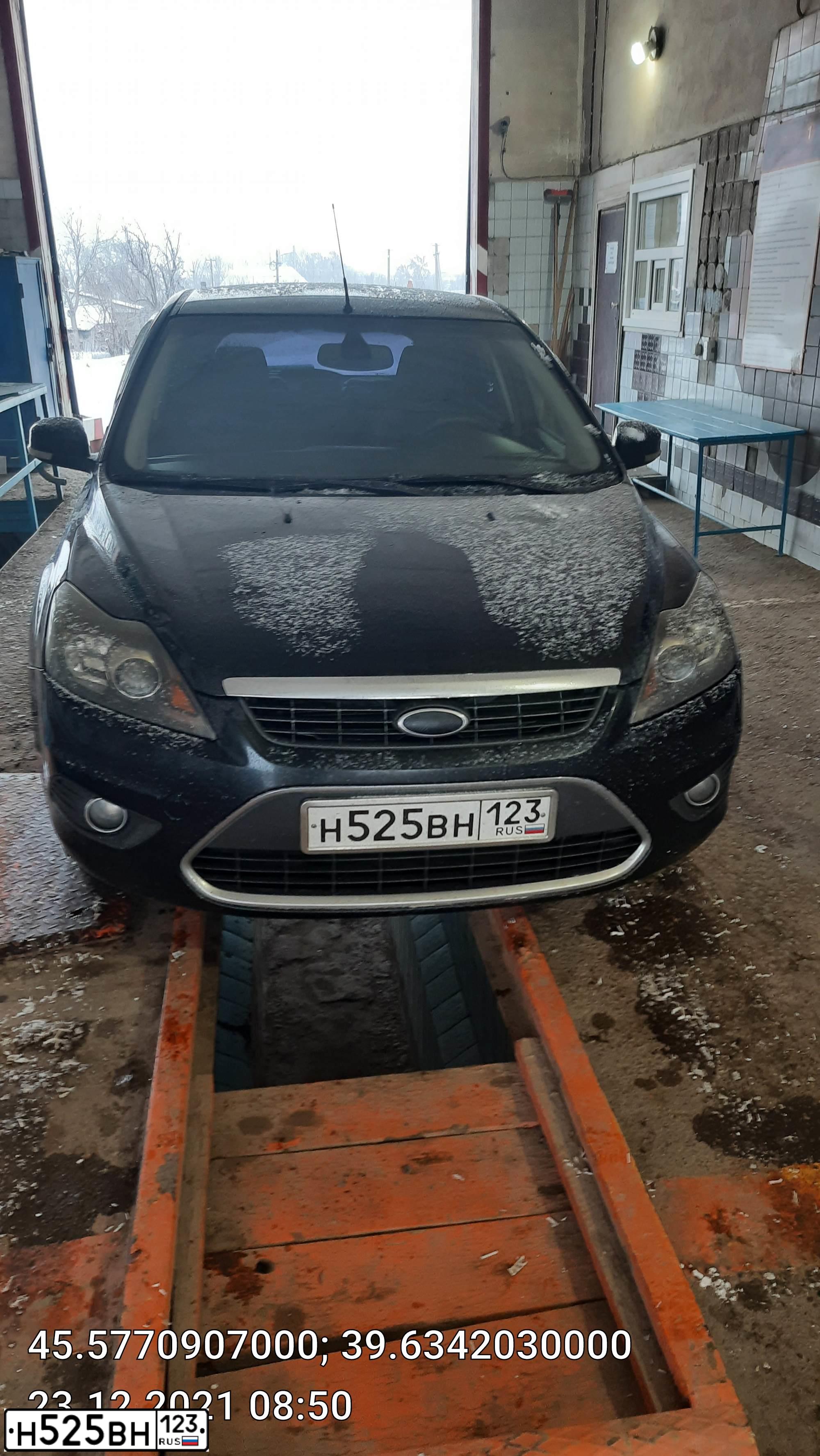 Фото автомобиля FORD FOCUS, 2009 — госномер У005АК23. Цвет: ЧЕРНЫЙ
