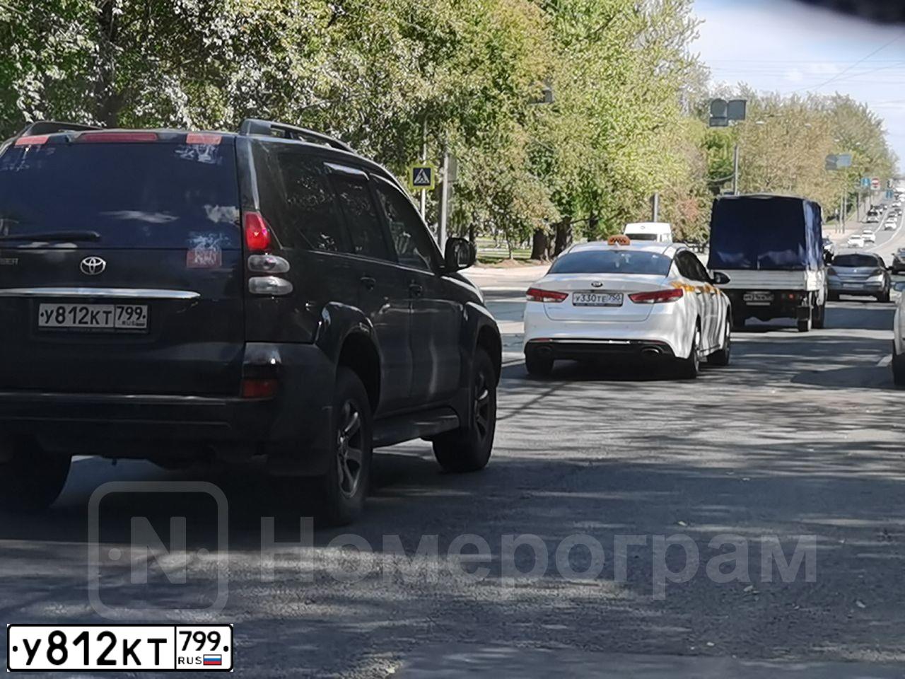 Фото автомобиля TOYOTA LANDCRUISER, 2008 — госномер У812КТ799. Цвет: ЧЕРНЫЙ