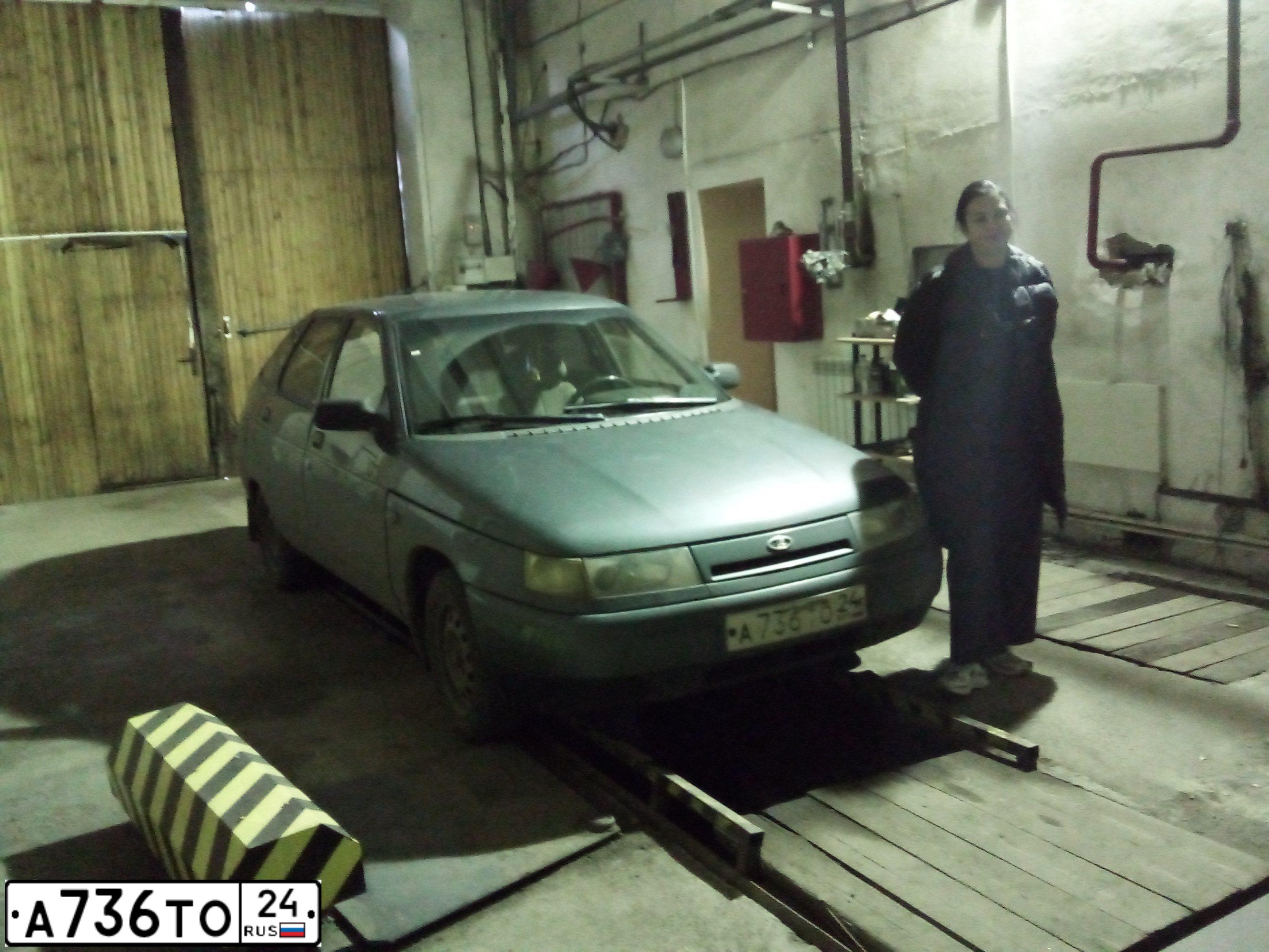 Фото автомобиля LADA 2112, 2001 — госномер А736ТО24. Цвет: СИНИЙ