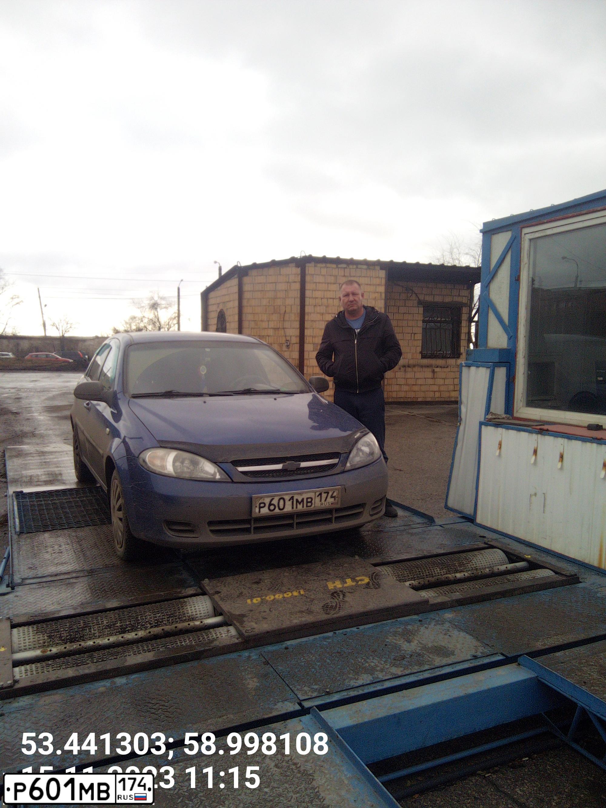 Фото автомобиля CHEVROLET LACETTI, 2009 — госномер Р601МВ174. Цвет: СИНИЙ