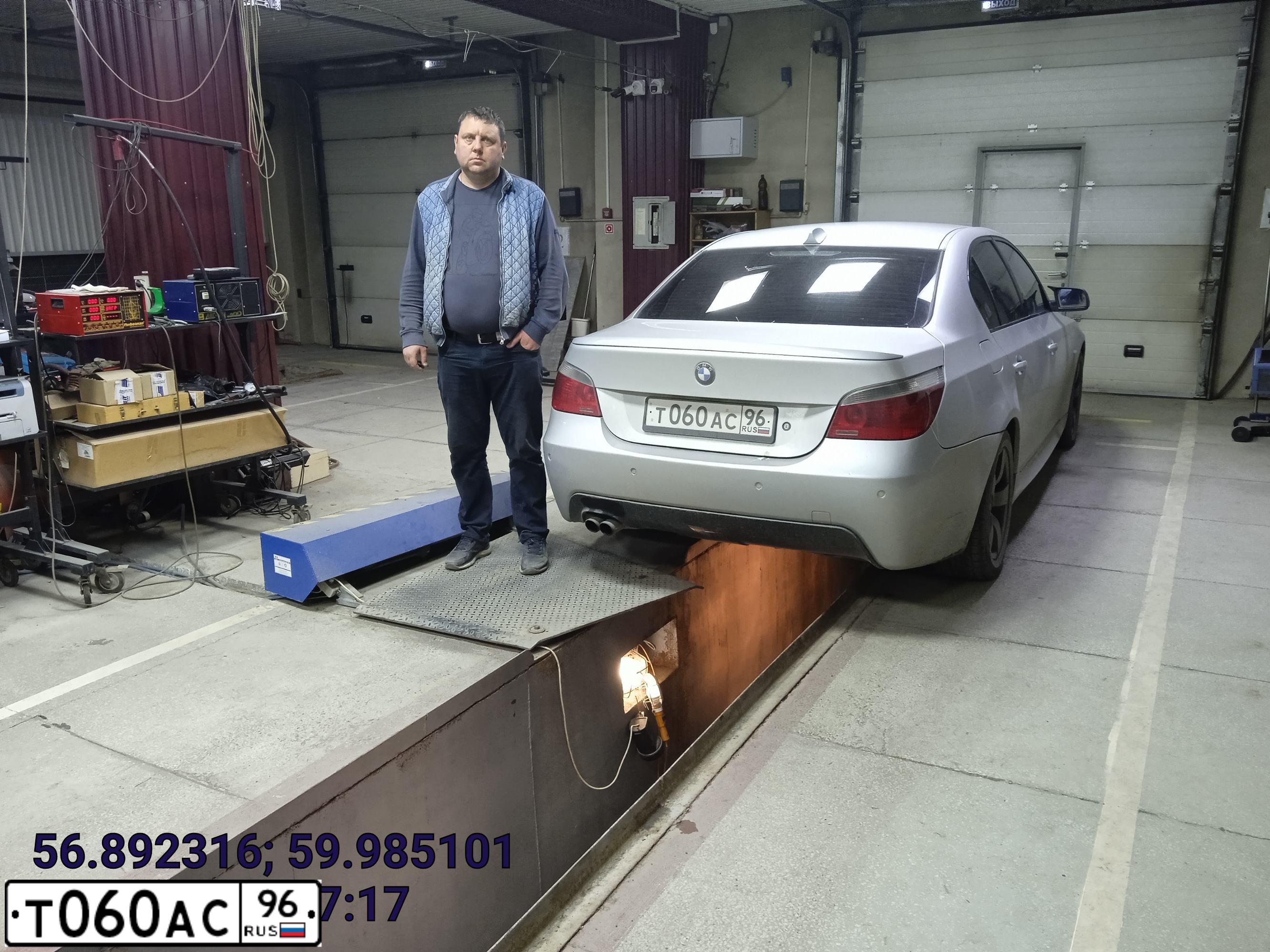 Фото автомобиля LADA 2113 SAMARA, 2006 — госномер Т060АС96. Цвет: БЕЛО-ЗЕЛЕНЫЙ