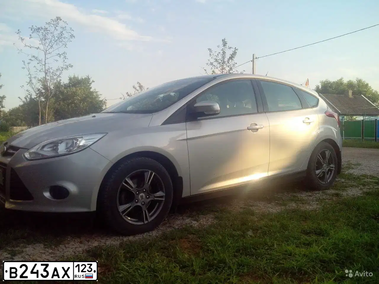 Фото автомобиля FORD FOCUS, 2011 — госномер В243АХ123. Цвет: Серебристый