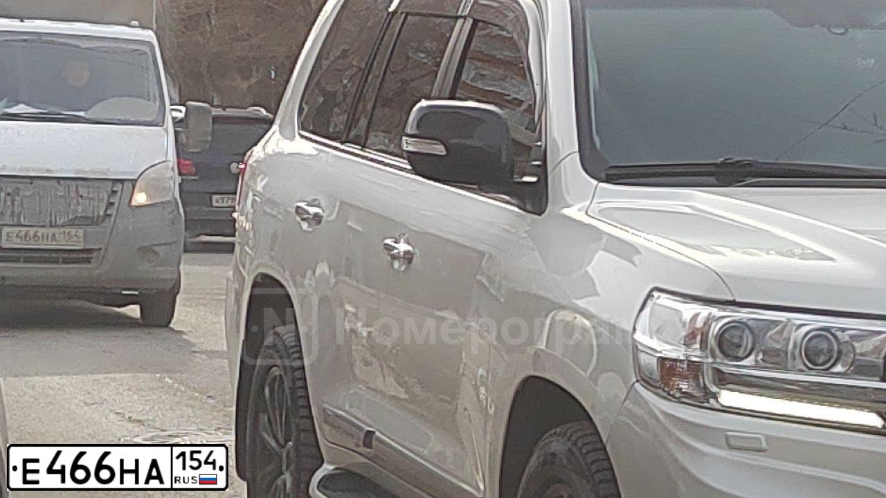 Фото автомобиля MERCEDES C-KLASSE, 2002 — госномер Н213КО154. Цвет: СИНИЙ