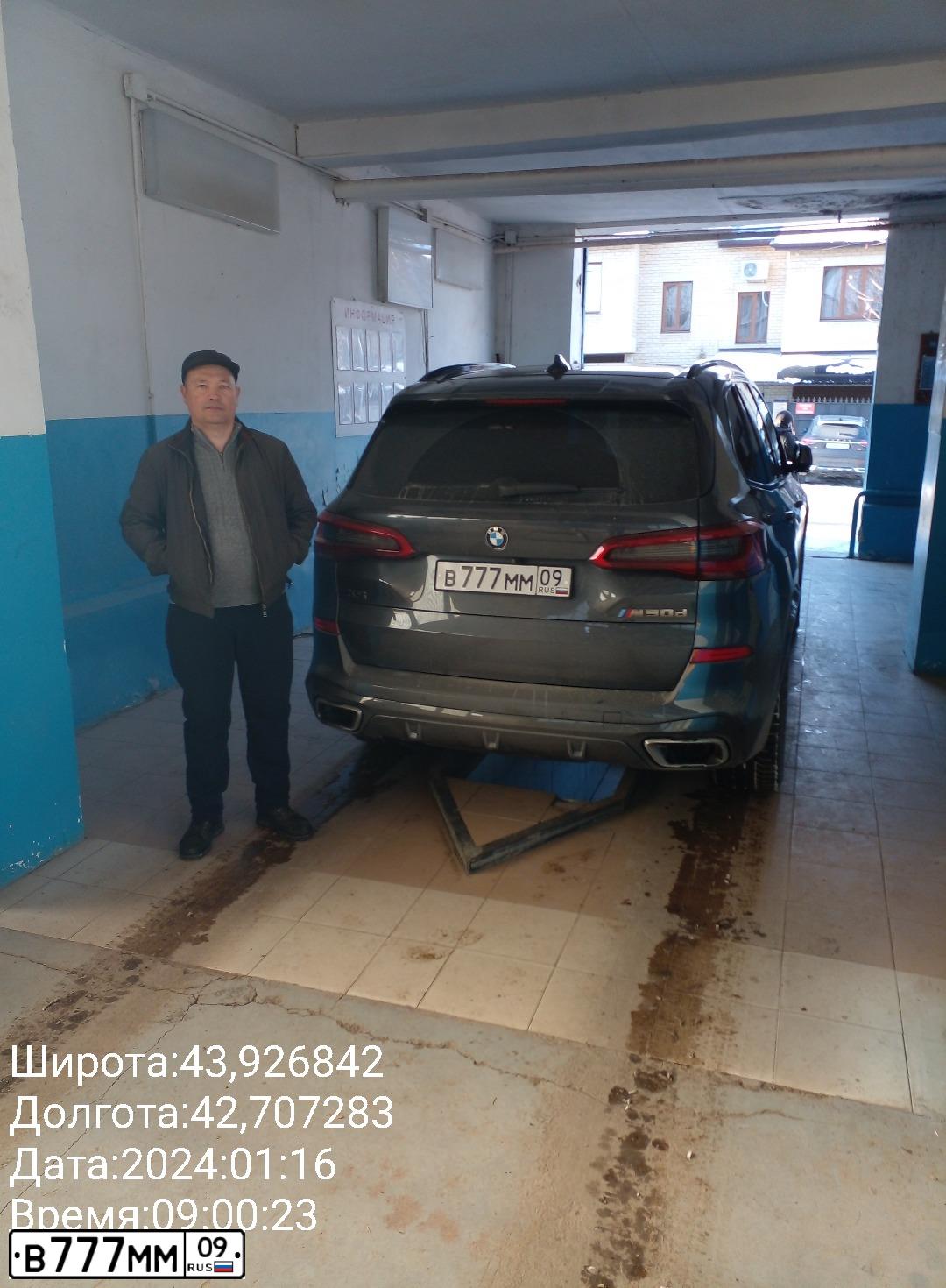 Фото автомобиля CHEVROLET NIVA, 2017 — госномер С678ВМ126. Цвет: ЯРКО - БЕЛЫЙ