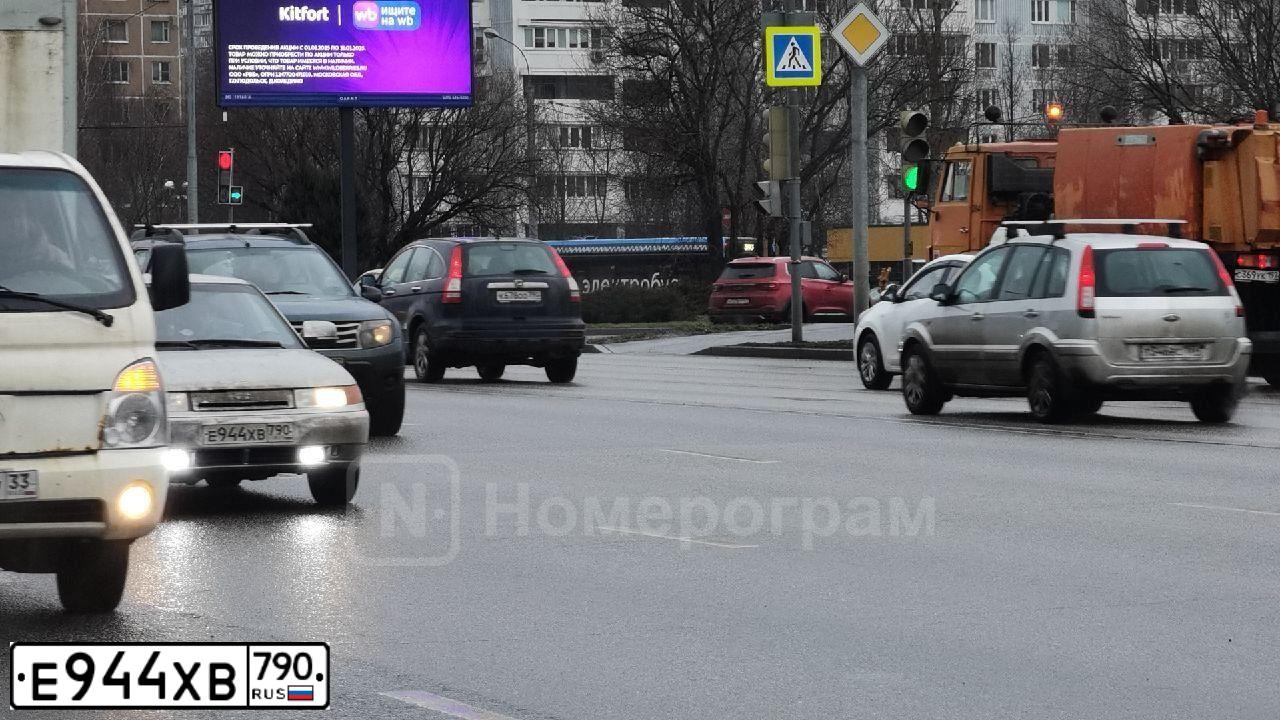 Фото автомобиля LADA 2110 LADA, 2003 — госномер Е944ХВ790. Цвет: СВЕТЛО-СЕРЕБРИСТЫЙ МЕТАЛЛ