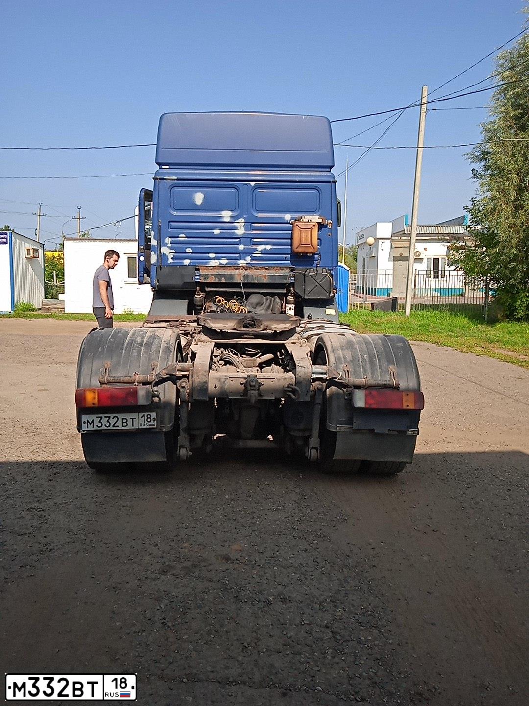 Фото автомобиля MAN 19.000-SERIE, 2001 — госномер М332ВТ18. Цвет: синий