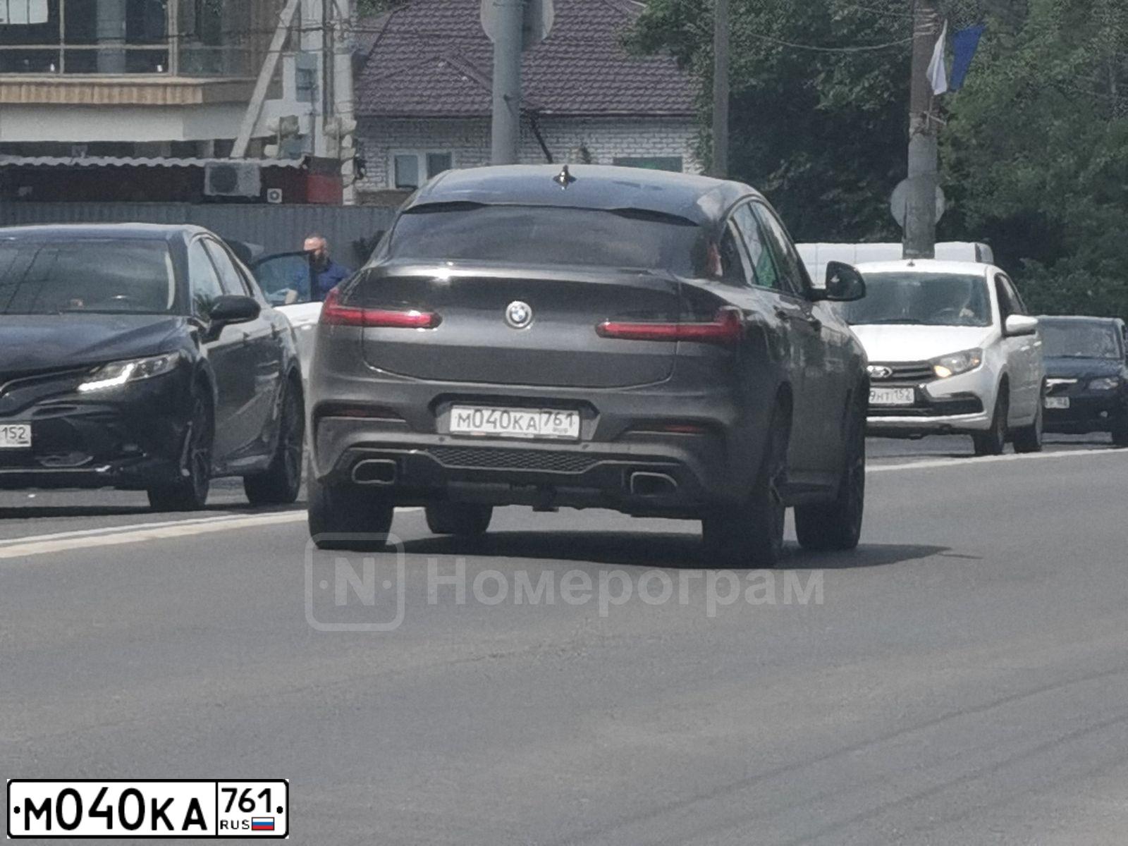 Фото автомобиля BMW X4, 2020 — госномер М040КА761. Цвет: СЕРЫЙ