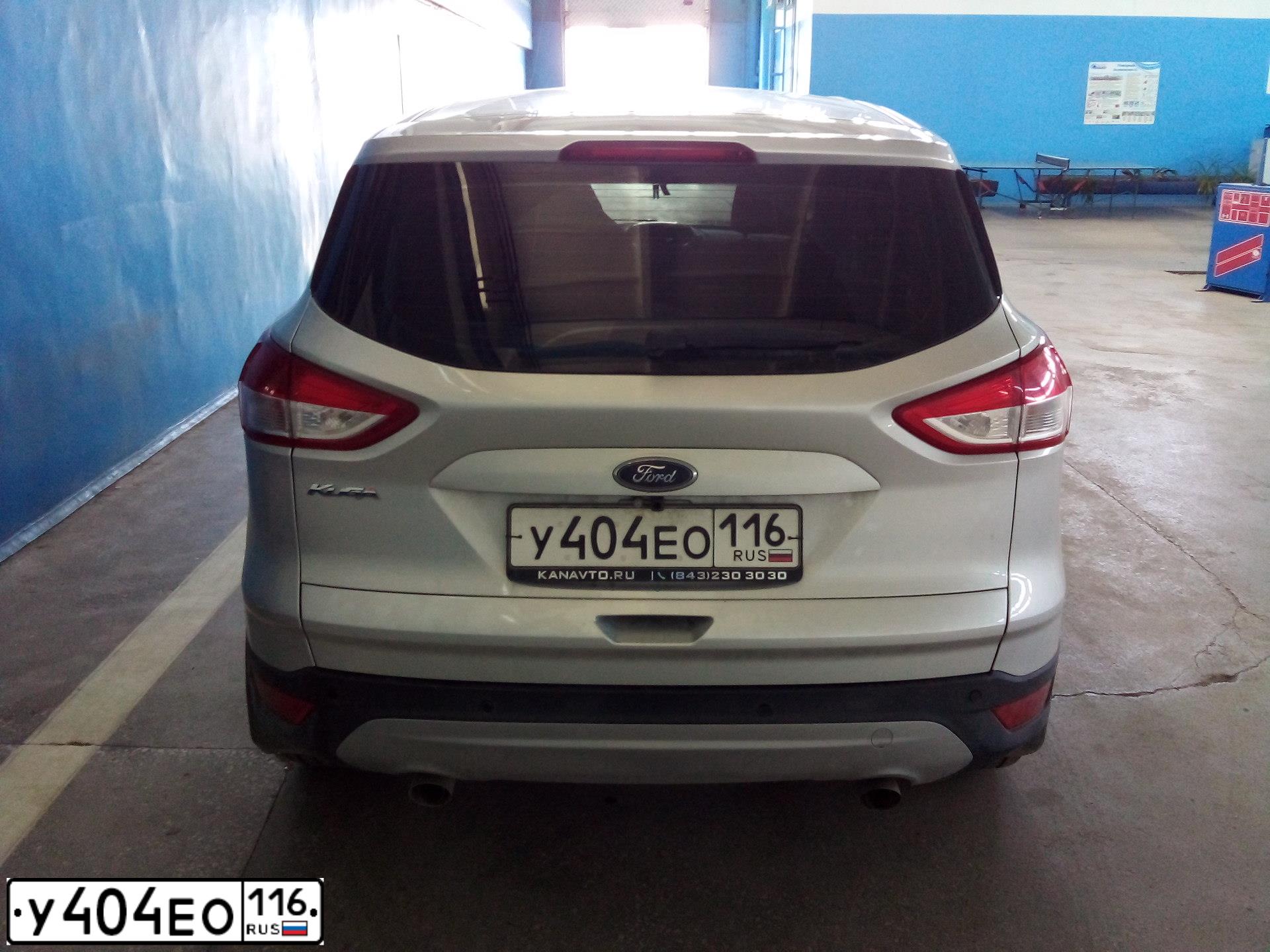 Фото автомобиля FORD KUGA, 2015 — госномер У404ЕО116. Цвет: Серебристый