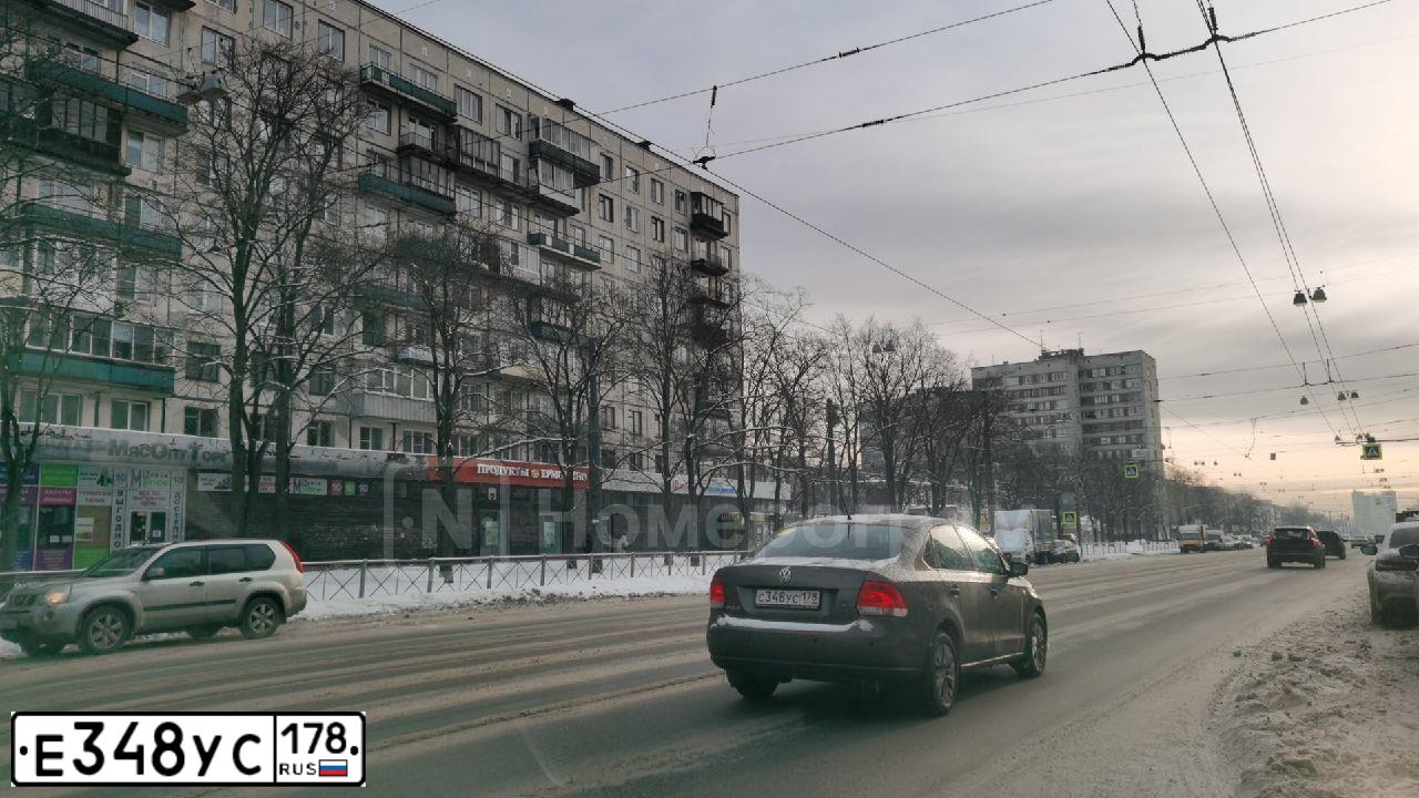 Фото автомобиля CHEVROLET LACETTI, 2006 — госномер У569УМ47. Цвет: КРАСНЫЙ