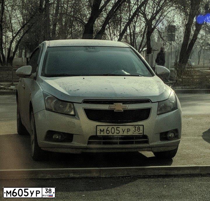 Фото автомобиля CHEVROLET CRUZE, 2011 — госномер М605УР38. Цвет: СЕРЕБРИСТЫЙ МЕТАЛЛИК
