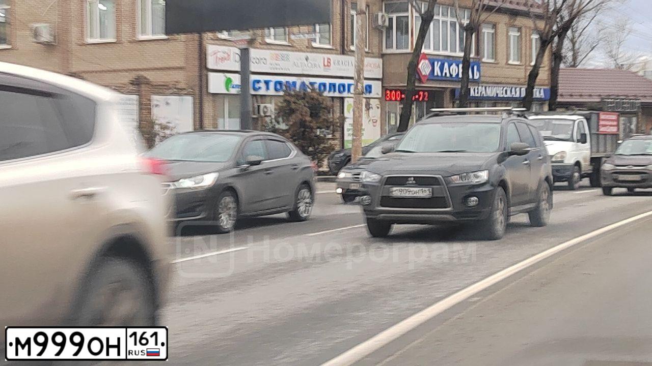 Фото автомобиля LADA 2110, 2003 — госномер М999ОН161. Цвет: СЕРЕБРИСТО-СИНИЙ