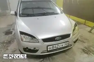 Фото автомобиля FORD FOCUS, 2007 — госномер Р611МК40. Цвет: СЕРЕБРИСТЫЙ