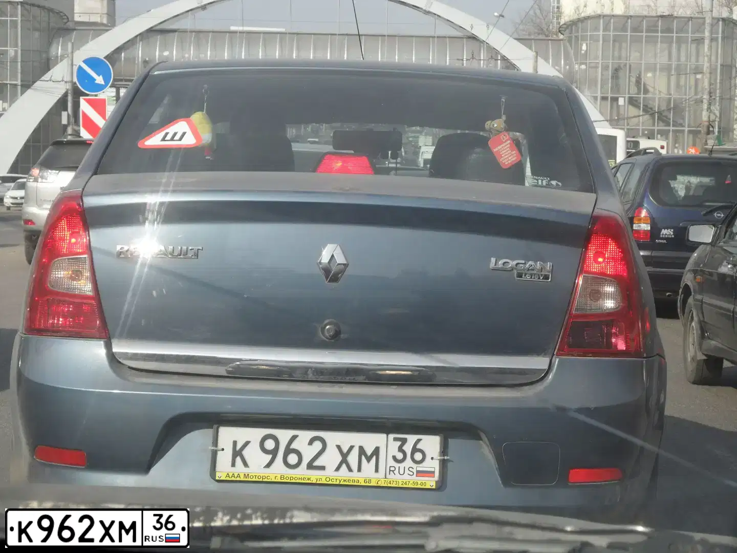Фото автомобиля RENAULT LOGAN, 2013 — госномер К962ХМ36. Цвет: СИНИЙ