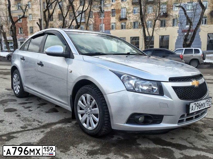 Фото автомобиля CHEVROLET CRUZE, 2011 — госномер Н042РК196. Цвет: СЕРЕБРИСТЫЙ-МЕТАЛИК