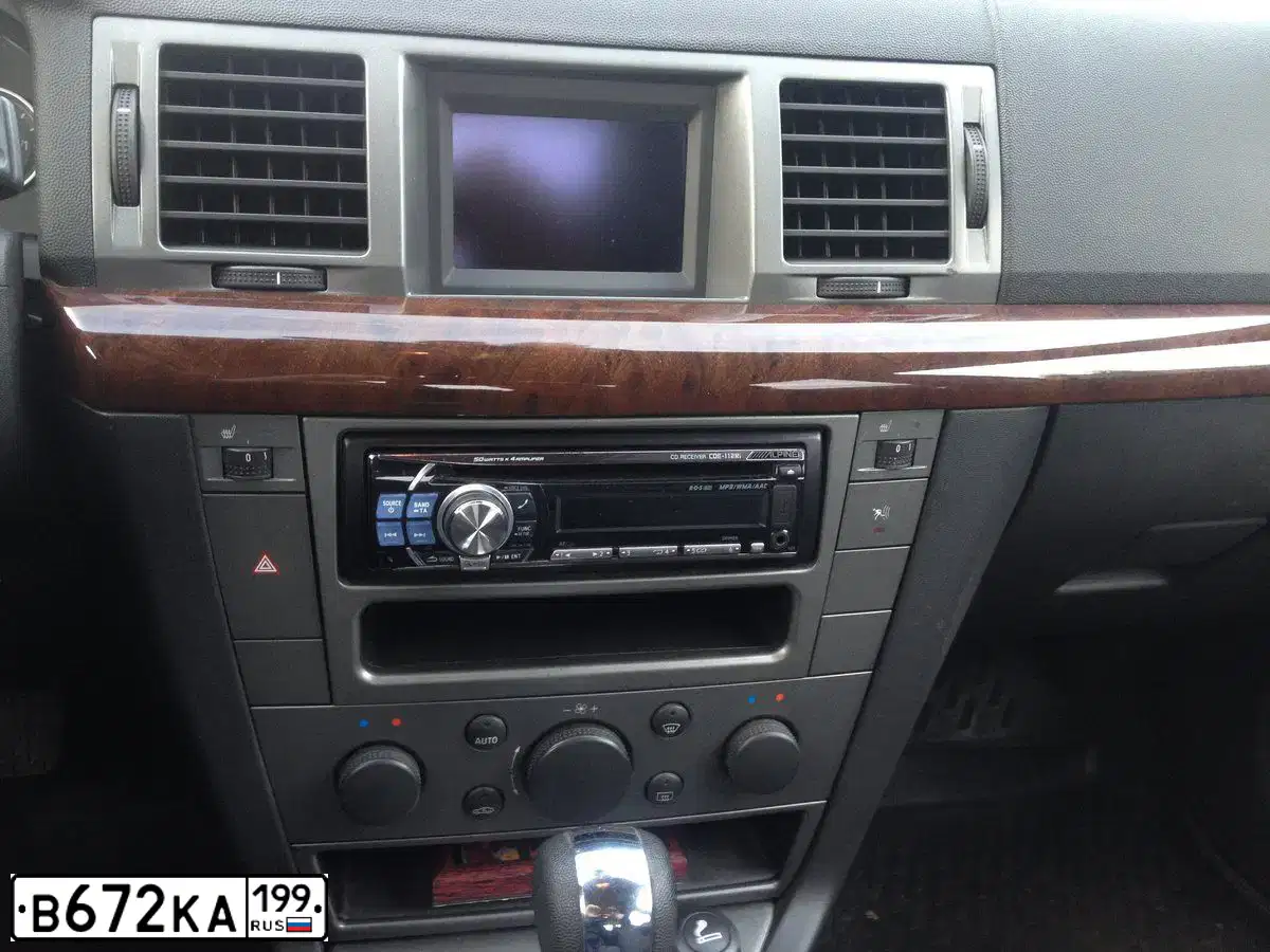 Фото автомобиля OPEL VECTRA, 2004 — госномер У591НУ67. Цвет: СЕРЫЙ