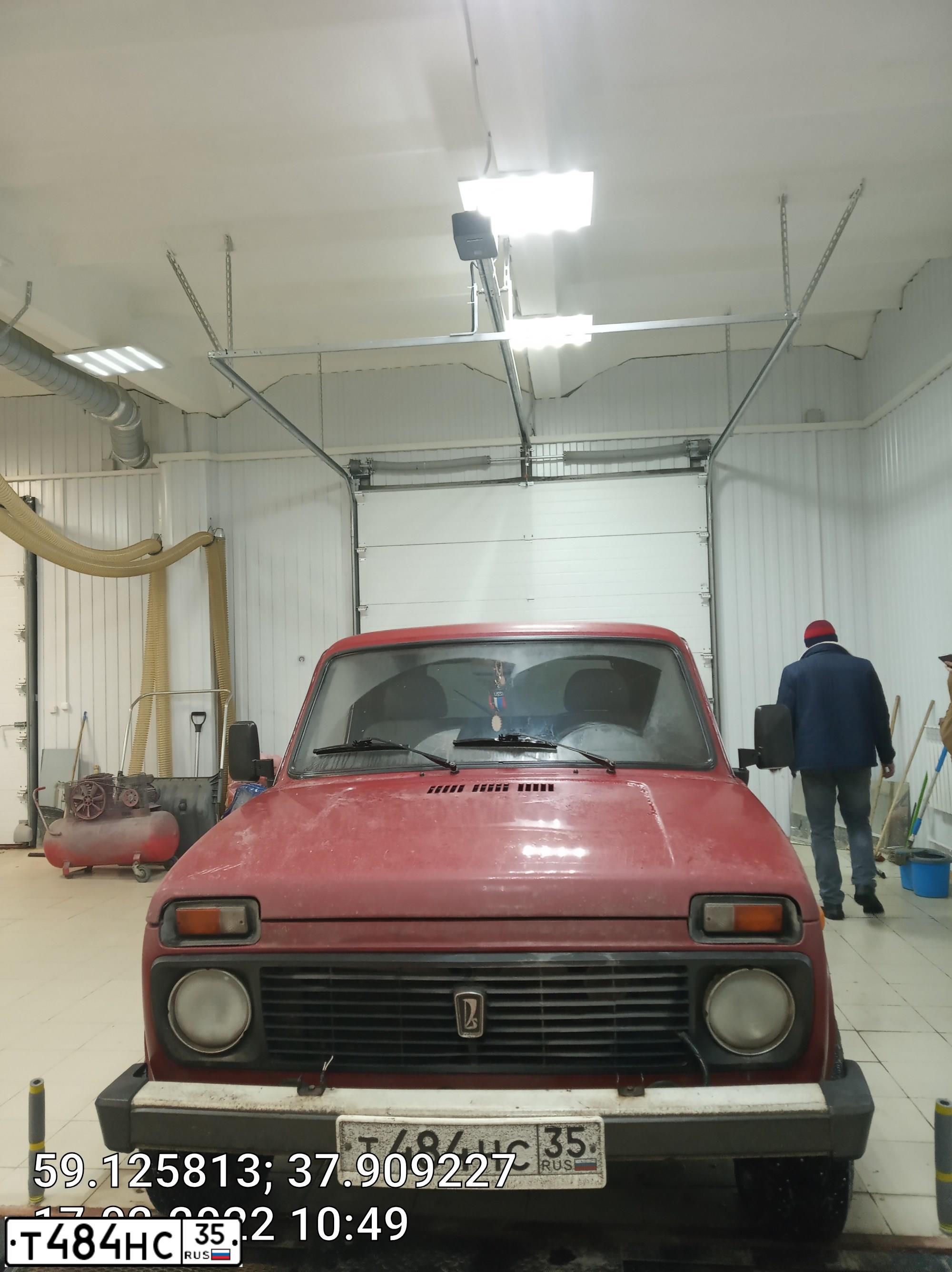 Фото автомобиля LADA 2121 NIVA, 1994 — госномер Е684ВК35. Цвет: ВИШНЕВЫЙ