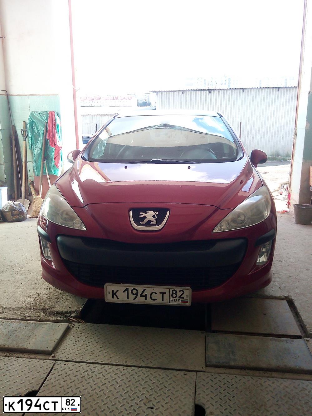 Фото автомобиля PEUGEOT 308, 2011 — госномер К194СТ82. Цвет: Красный