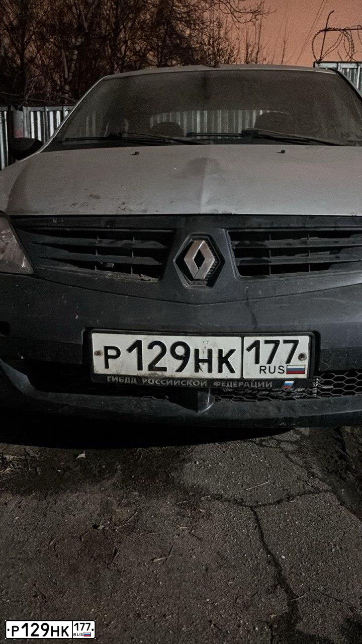 Фото автомобиля RENAULT LOGAN, 2006 — госномер Р129НК177. Цвет: СЕРЫЙ