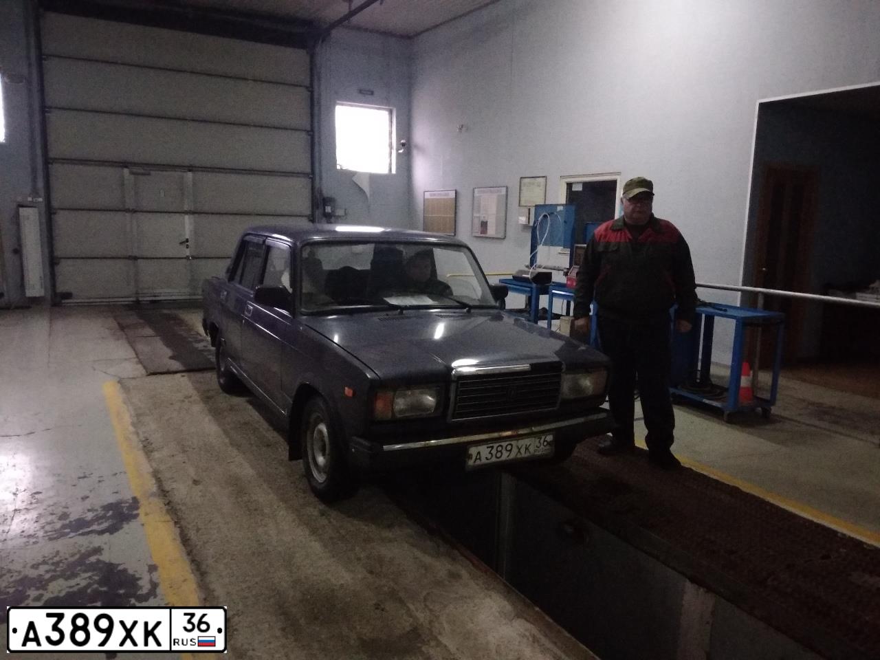 Фото автомобиля LADA 2107, 2000 — госномер Е162АО147. Цвет: ФИОЛЕТОВЫЙ