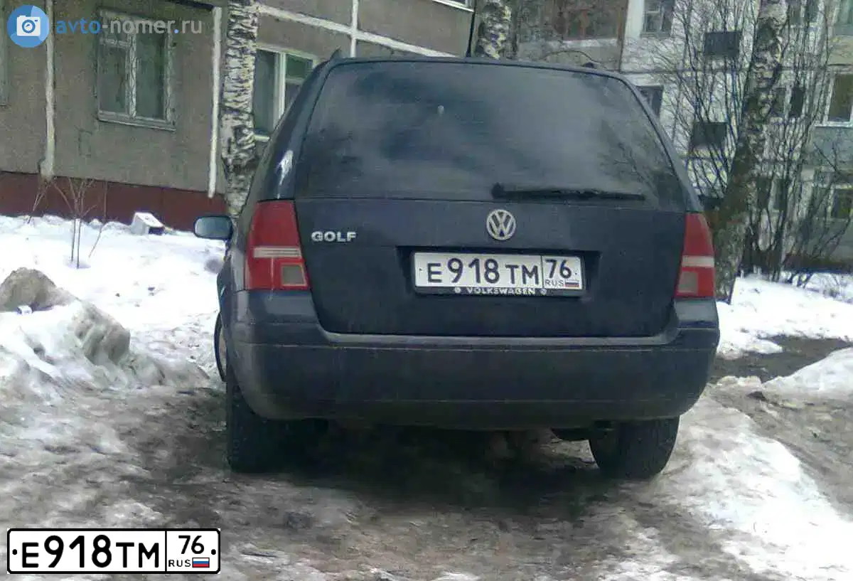 Фото автомобиля TOYOTA COROLLA, 2010 — госномер Е018ТМ76. Цвет: Серый