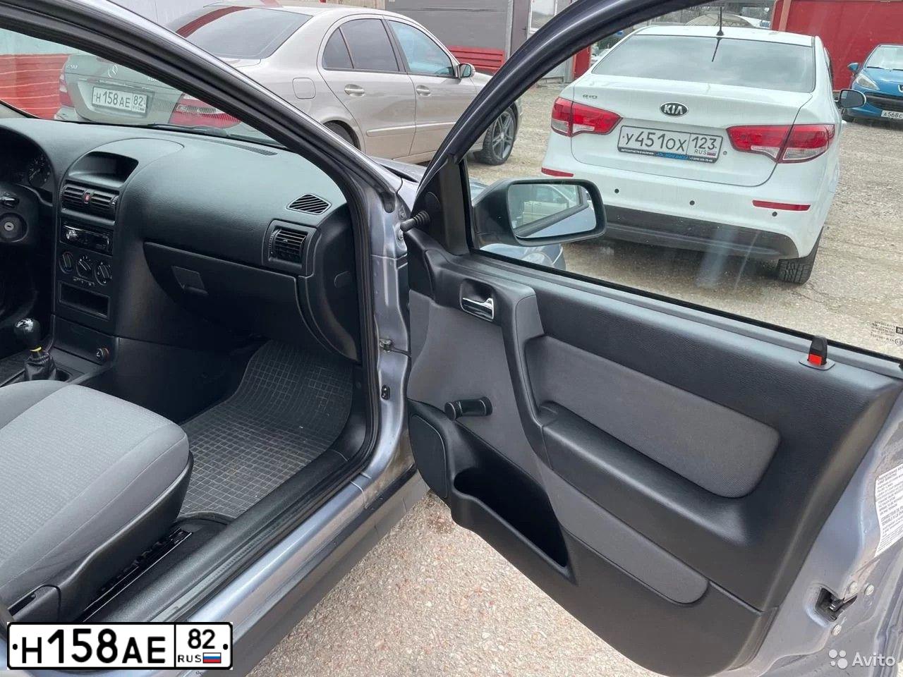 Фото автомобиля MERCEDES E-KLASSE, 2004 — госномер Е278КМ31. Цвет: СЕРО-БЕЖЕВЫЙ