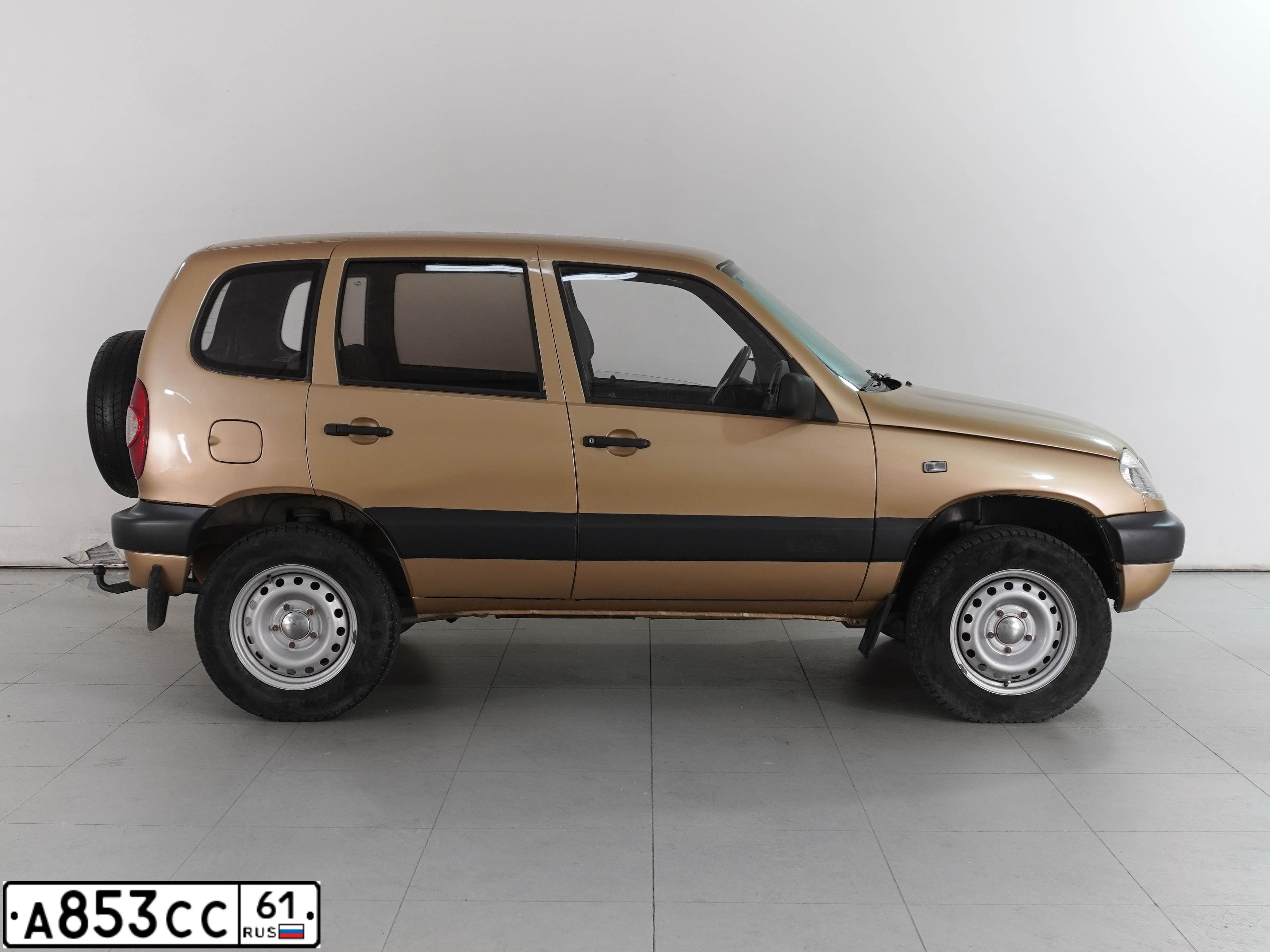 Фото автомобиля CHEVROLET NIVA, 2004 — госномер А853СС61