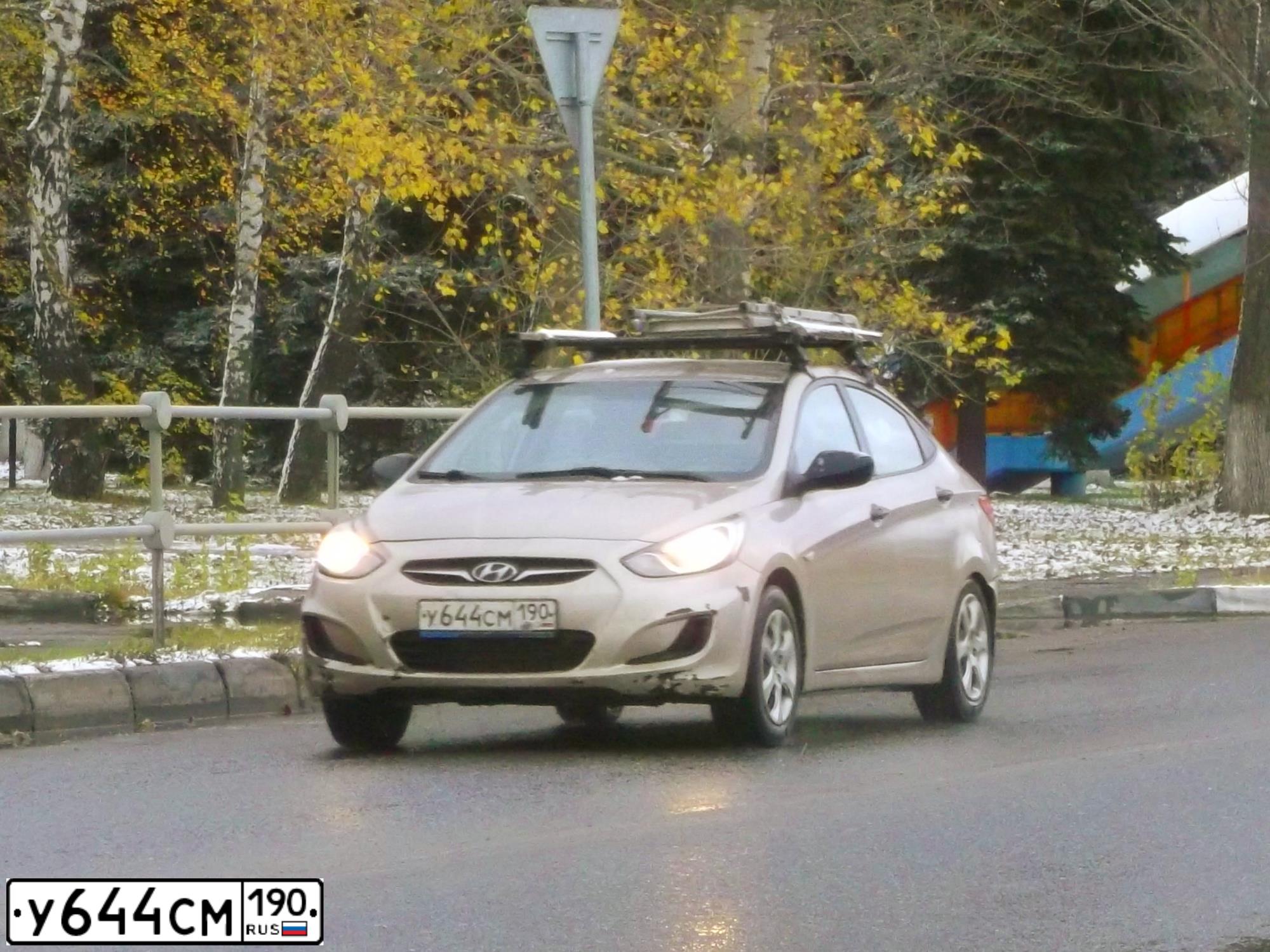 Фото автомобиля HYUNDAI SOLARIS, 2012 — госномер У644СМ190. Цвет: СЕРЫЙ СВЕТЛЫЙ