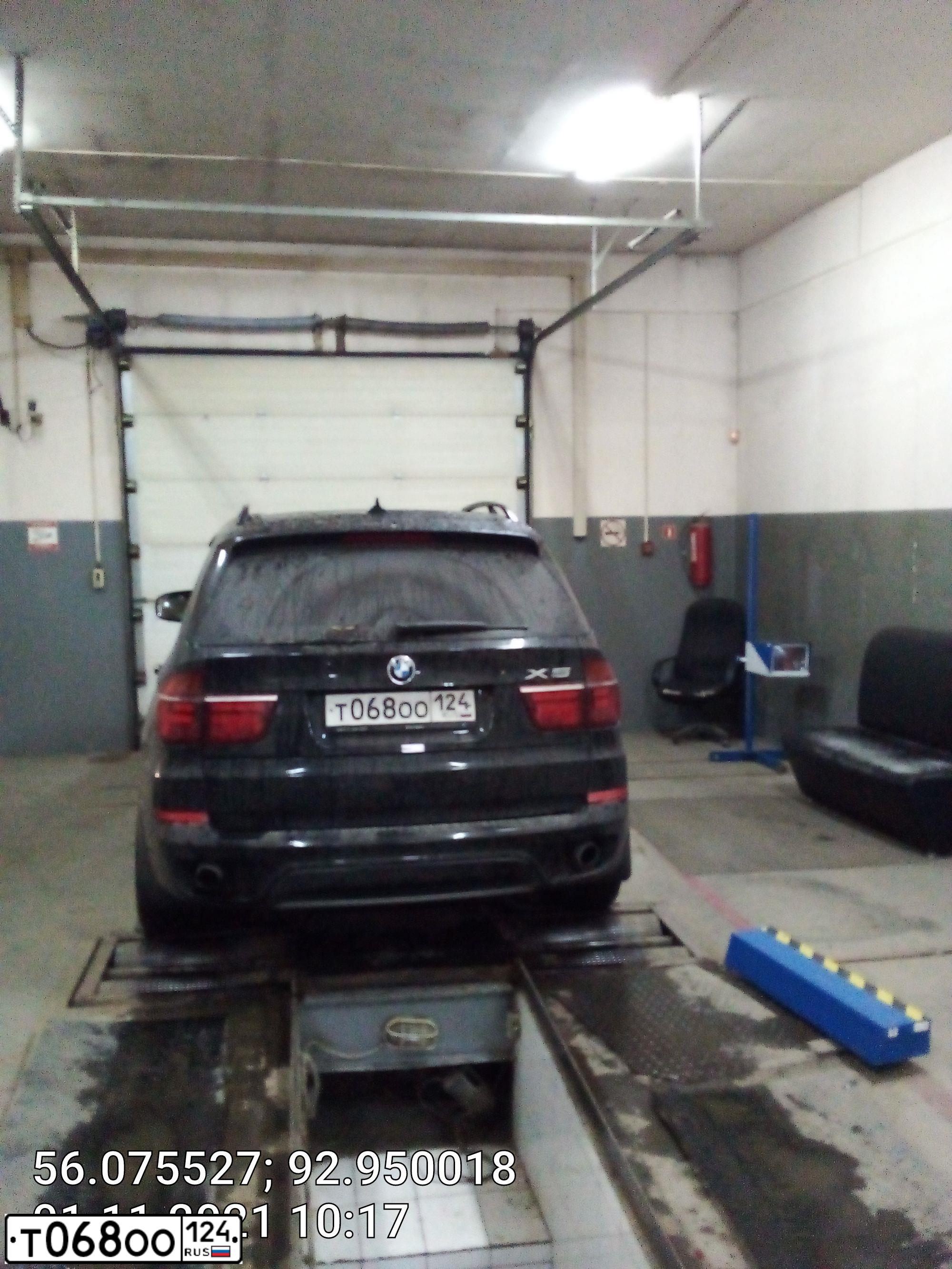 Фото автомобиля BMW X5, 2012 — госномер Т068ОО124. Цвет: ЧЕРНЫЙ