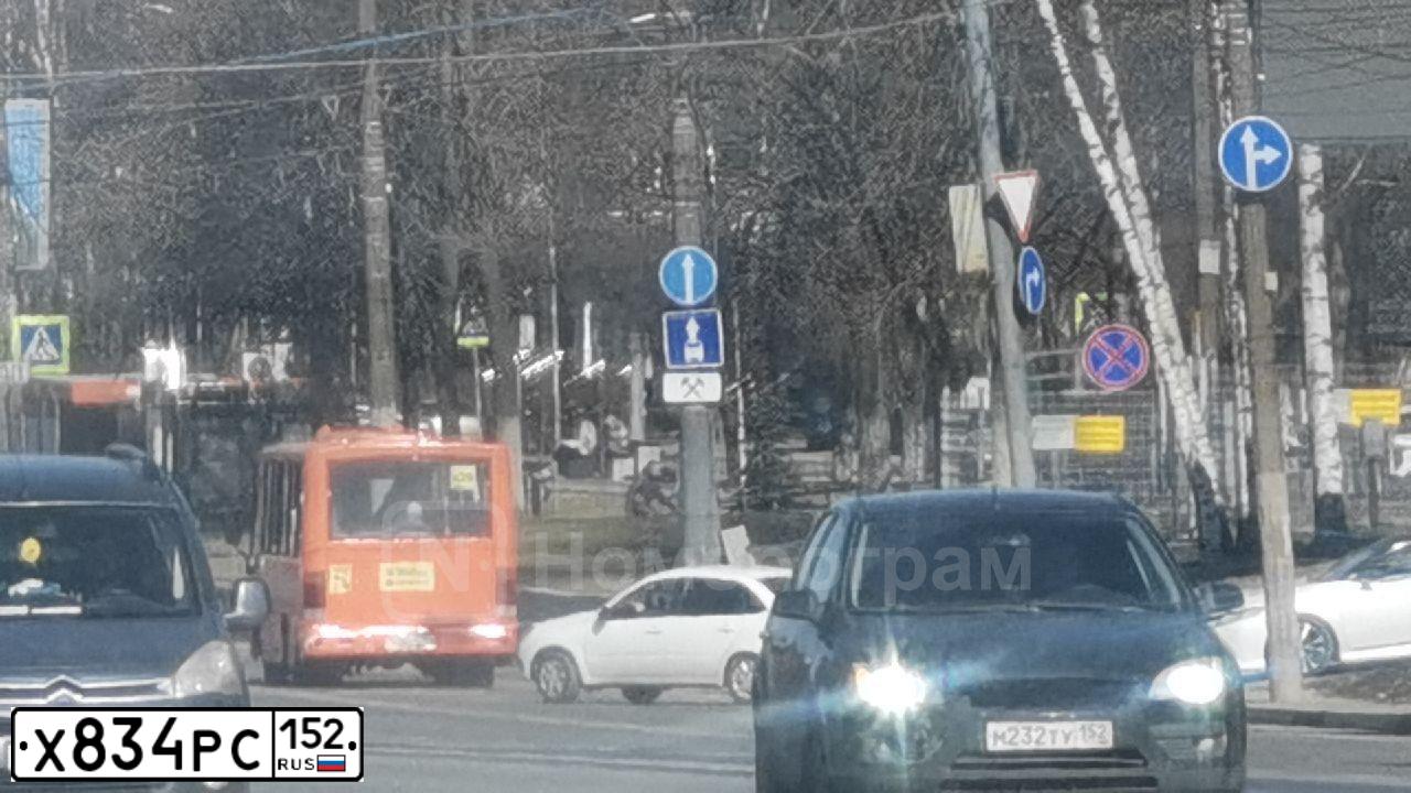 Фото автомобиля CITROEN BERLINGO, 2010 — госномер Х834РС152. Цвет: СЕРЫЙ