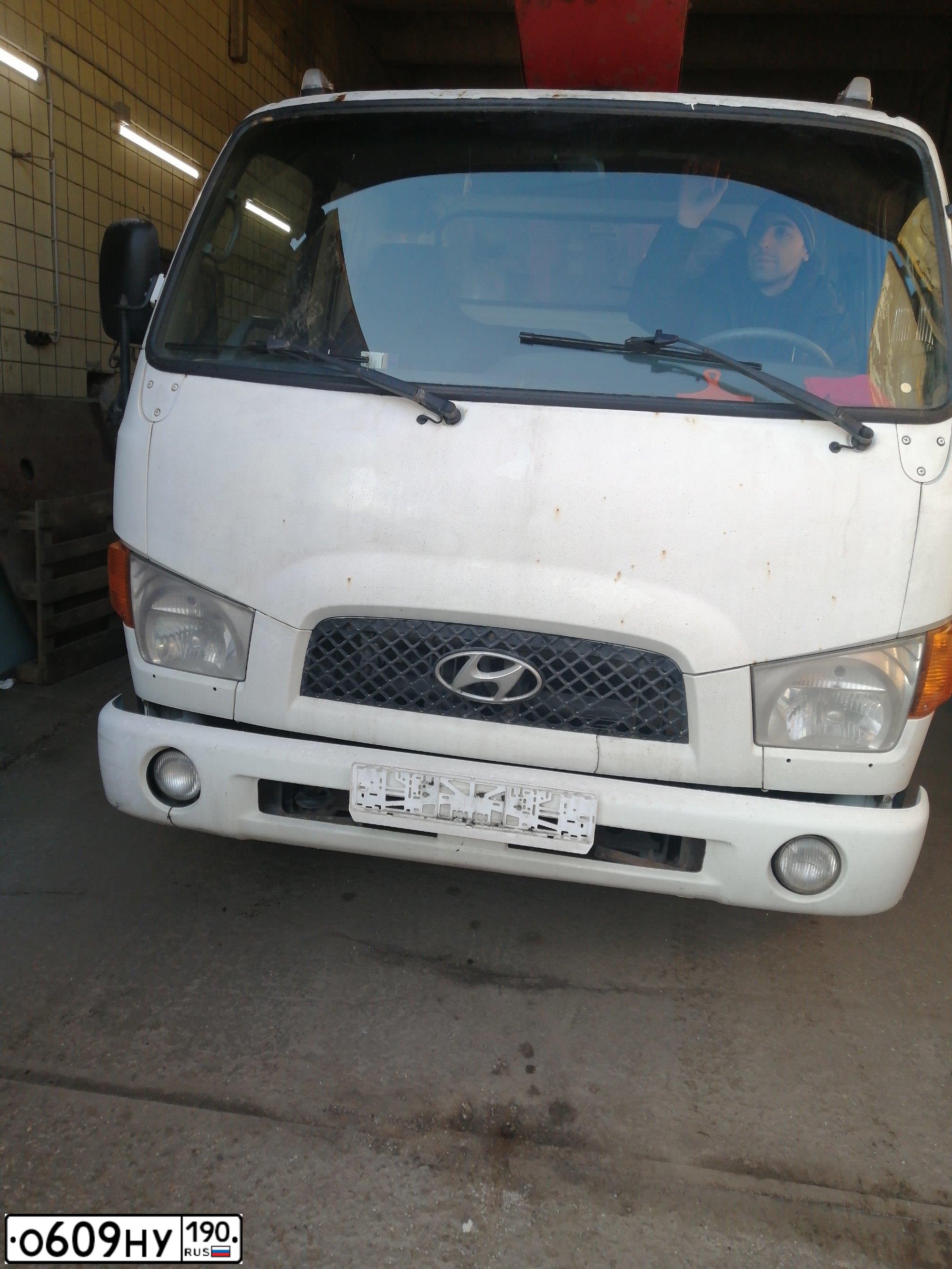 Фото автомобиля HYUNDAI MIGHTY, 2011 — госномер О609НУ190. Цвет: Белый