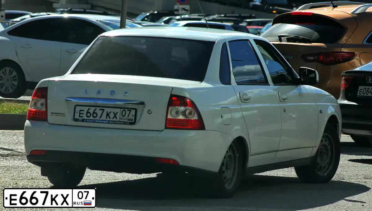 Фото автомобиля LADA 2170 PRIORA, 2013 — госномер Е667КХ07. Цвет: БЕЛЫЙ