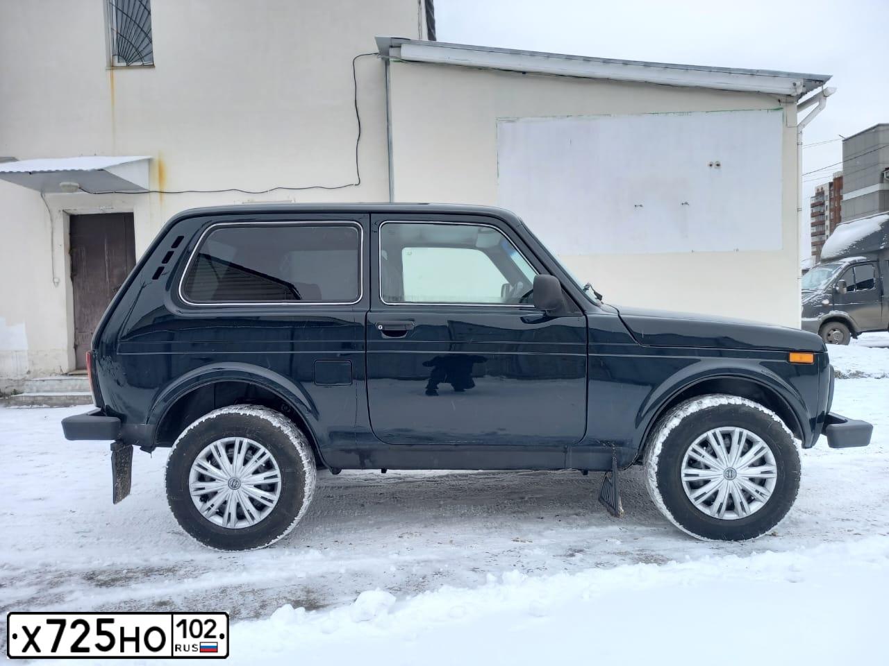Фото автомобиля LADA 2121 NIVA, 2018 — госномер Х725НО102. Цвет: Темно-зеленый