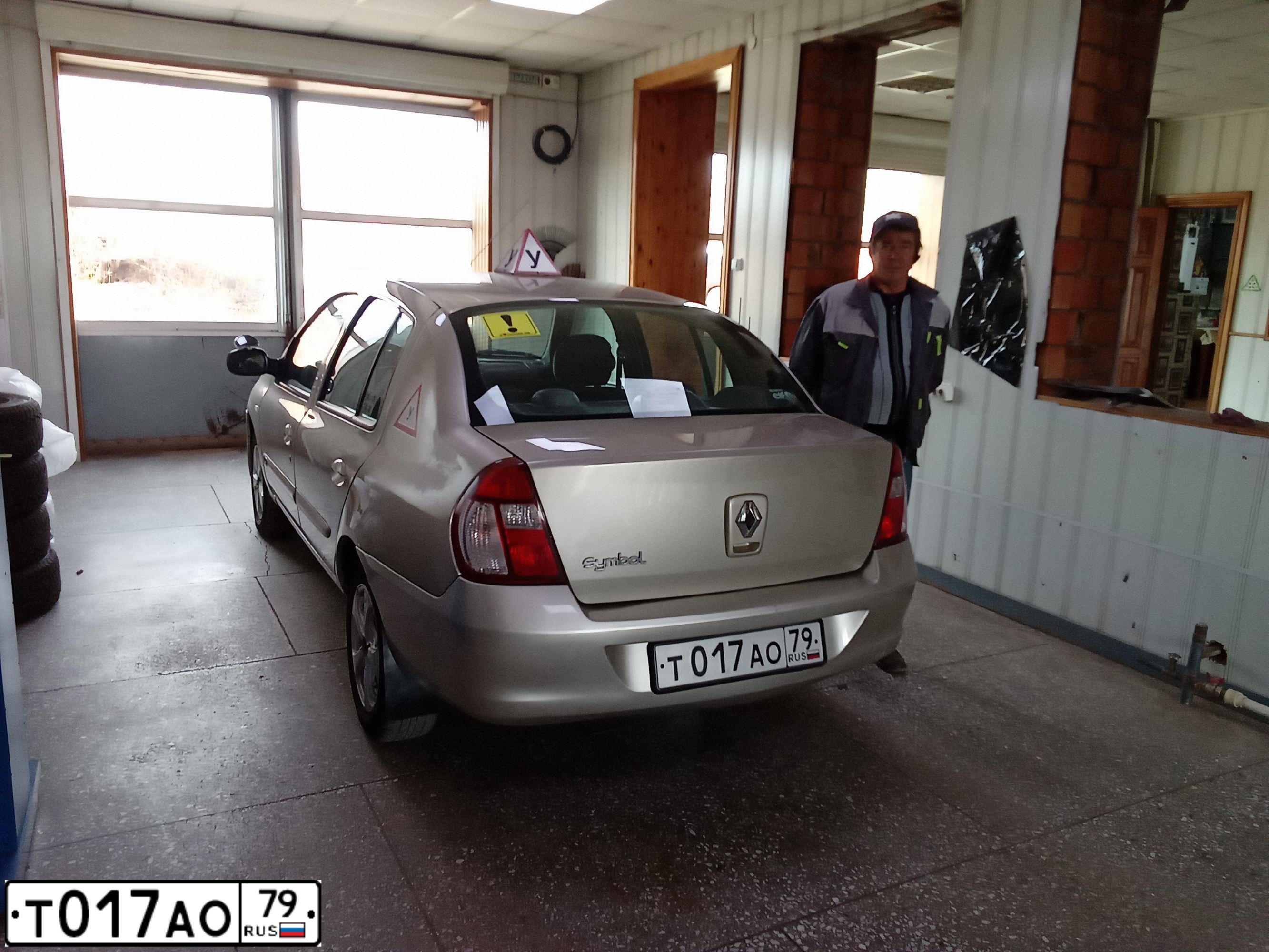 Фото автомобиля RENAULT SYMBOL, 2006 — госномер С929КТ138. Цвет: БЕЖЕВЫЙ