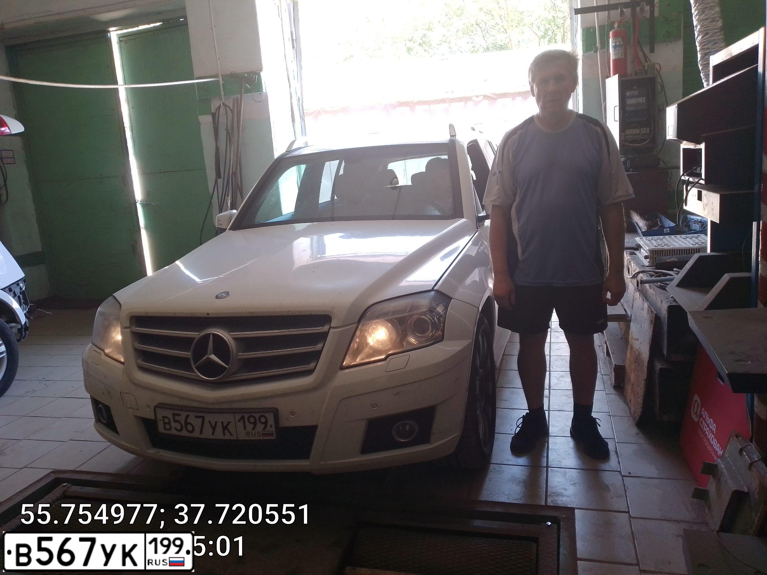 Фото автомобиля MERCEDES GLK-KLASSE, 2009 — госномер В567УК199. Цвет: Белый