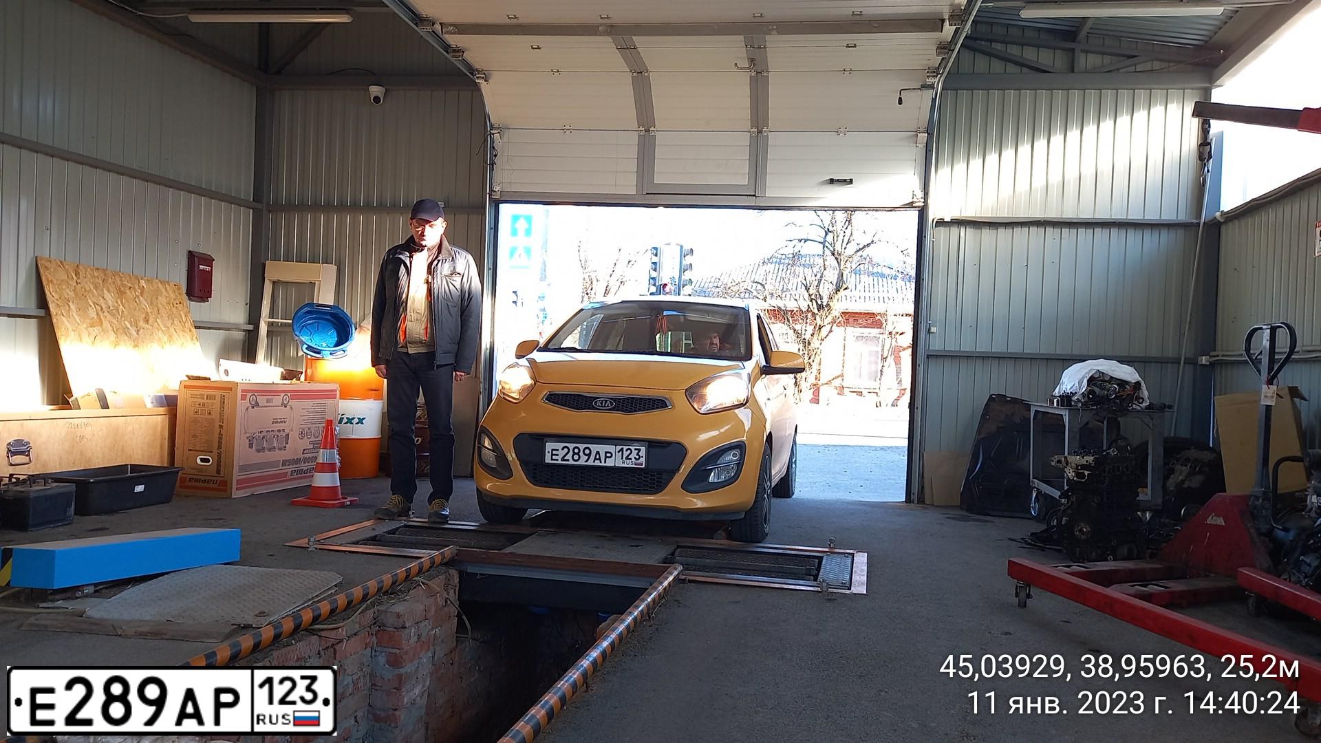 Фото автомобиля KIA PICANTO / MORNING, 2011 — госномер Т803ЕР193. Цвет: ЖЕЛТЫЙ
