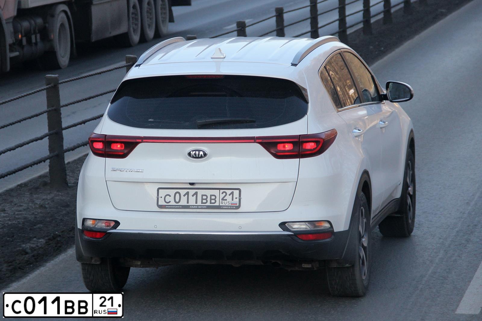 Фото автомобиля LADA 2111, 2003 — госномер Е678НЕ138. Цвет: ЗОЛОТИСТО-СЕРЫЙ