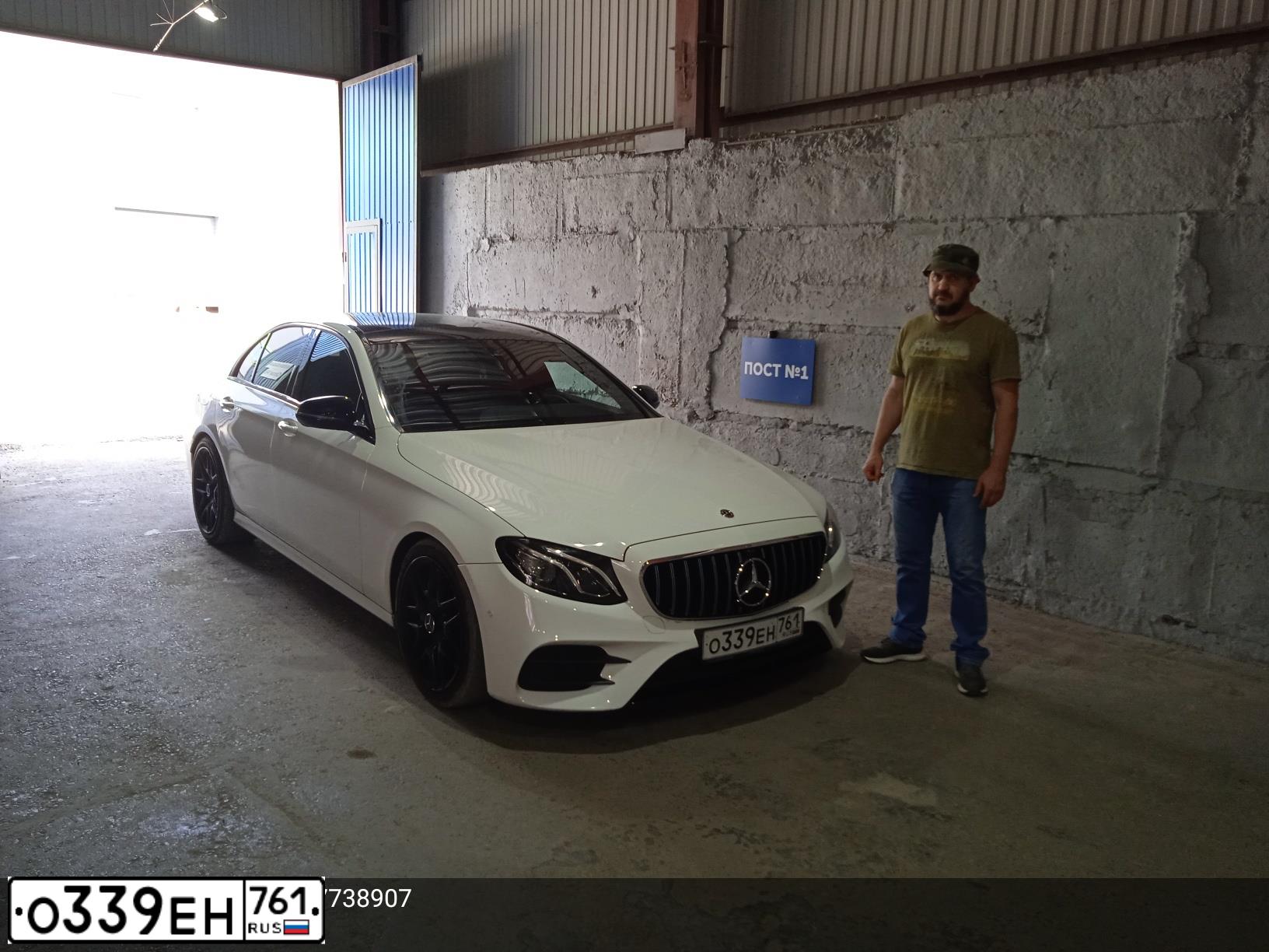 Фото автомобиля MERCEDES E-KLASSE, 2017 — госномер С888МР23. Цвет: Белый