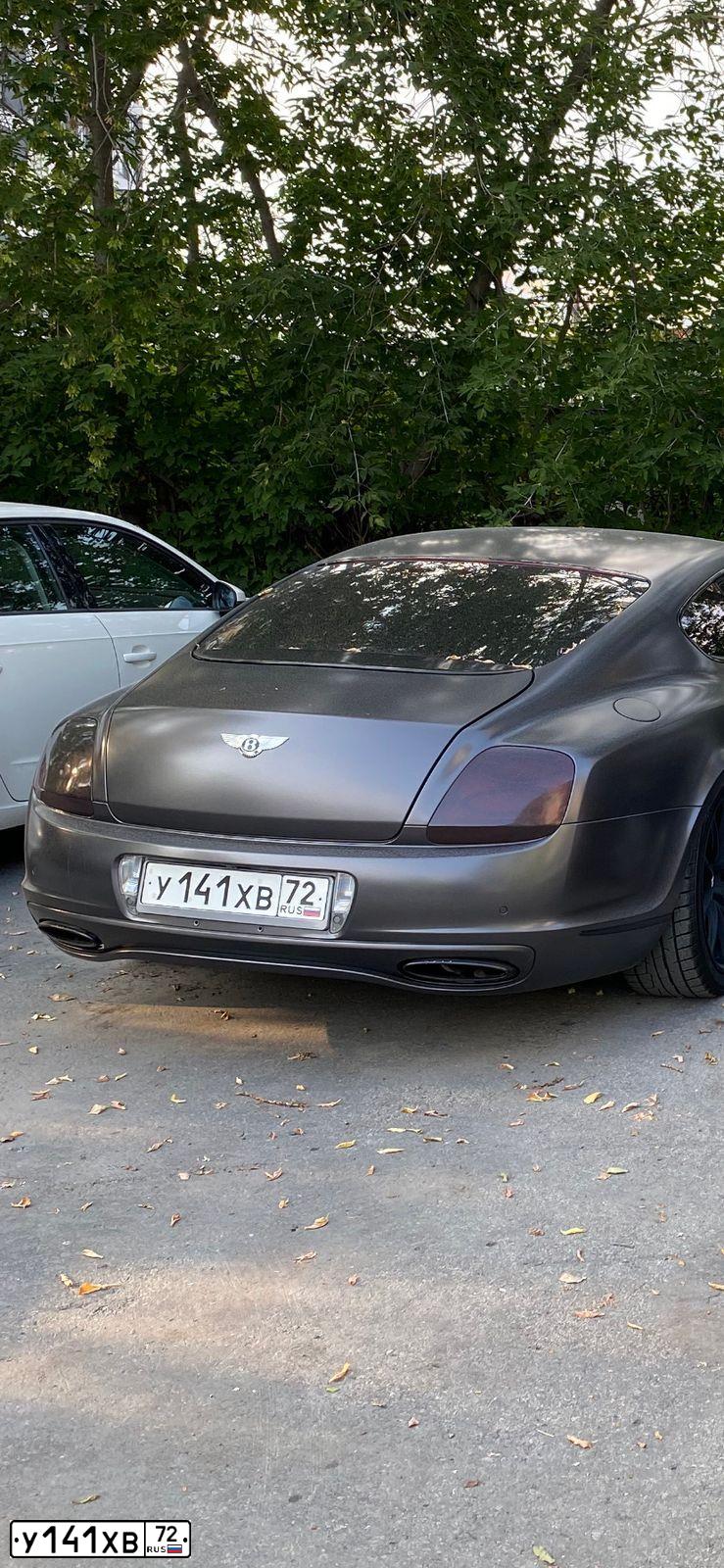 Фото автомобиля BENTLEY CONTINENTAL, 2008 — госномер А222РР174. Цвет: ТЕМНО-СЕРЫЙ