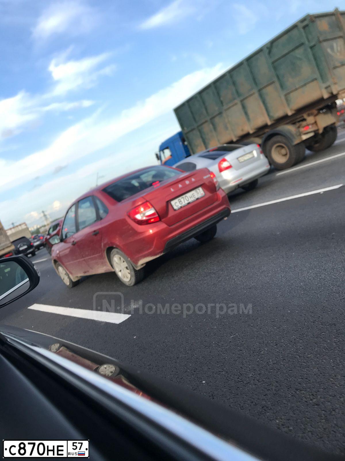 Фото автомобиля LADA 2190 GRANTA, 2019 — госномер С870НЕ57. Цвет: КРАСНЫЙ