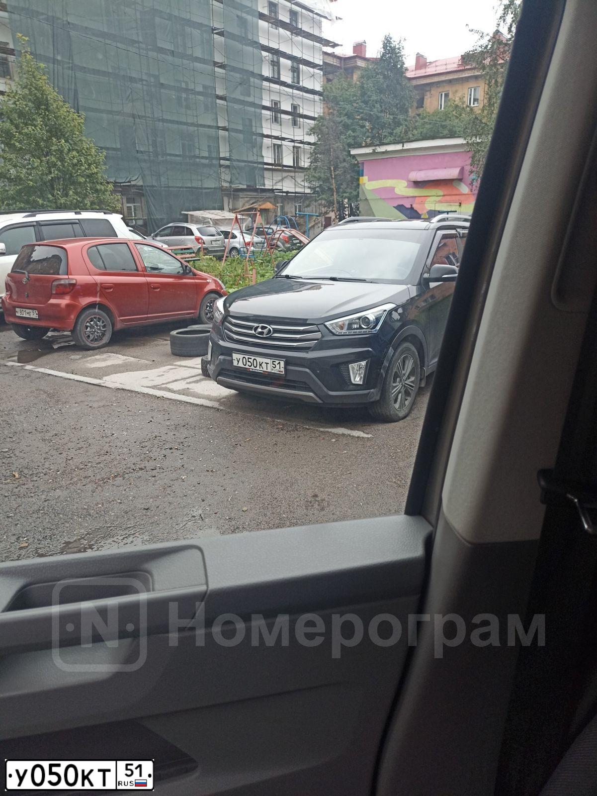 Фото автомобиля HYUNDAI CRETA, 2016 — госномер Е486НТ51. Цвет: ЧЕРНЫЙ