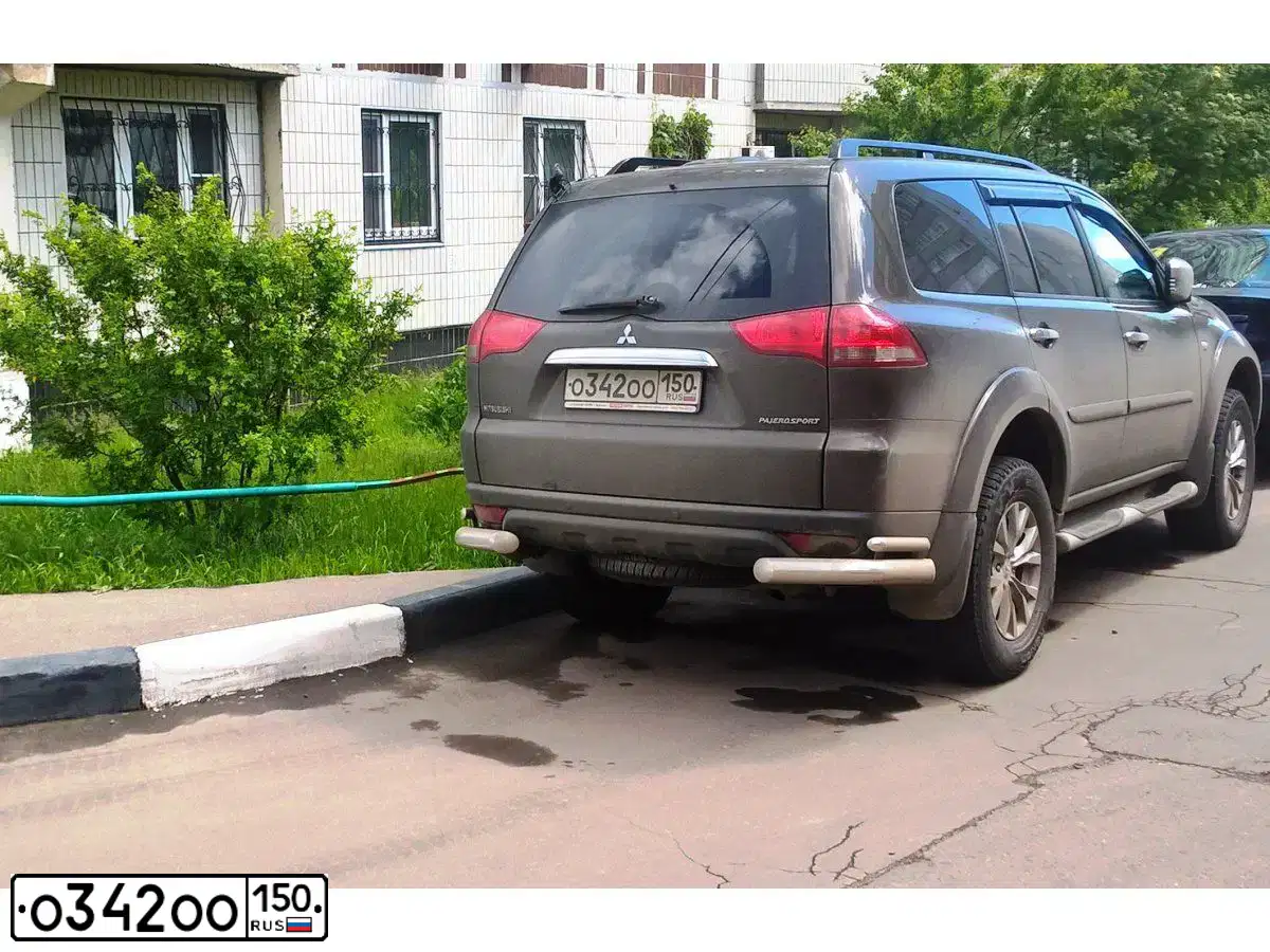 Фото автомобиля OPEL MOKKA, 2014 — госномер О342ОО150. Цвет: КРАСНЫЙ