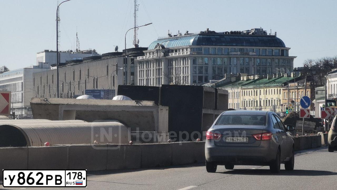 Фото автомобиля LADA VESTA, 2016 — госномер У862РВ178. Цвет: СЕРЫЙ