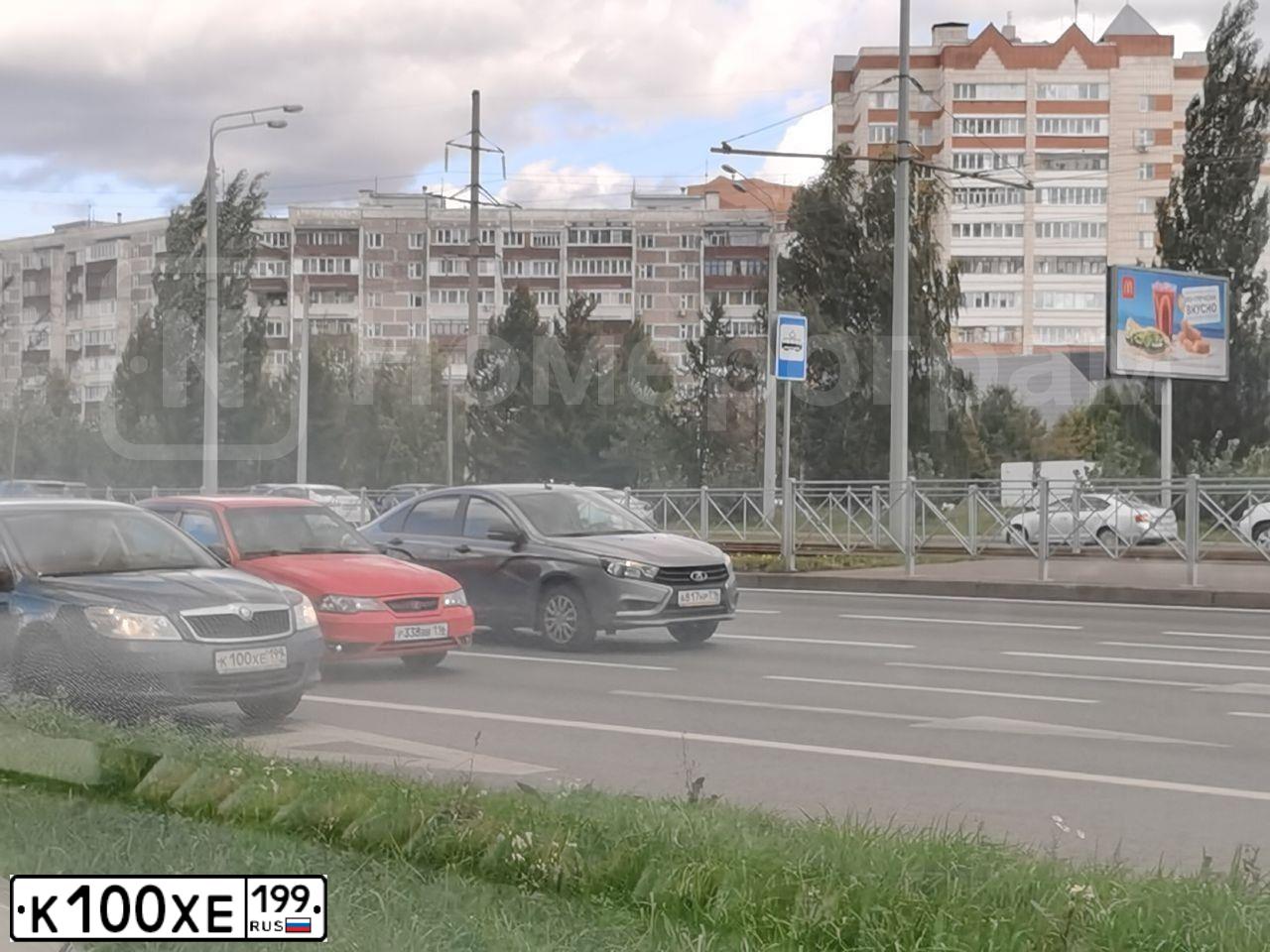 Фото автомобиля SKODA OCTAVIA, 2010 — госномер Н013УЕ716. Цвет: ТЕМНО-СЕРЫЙ