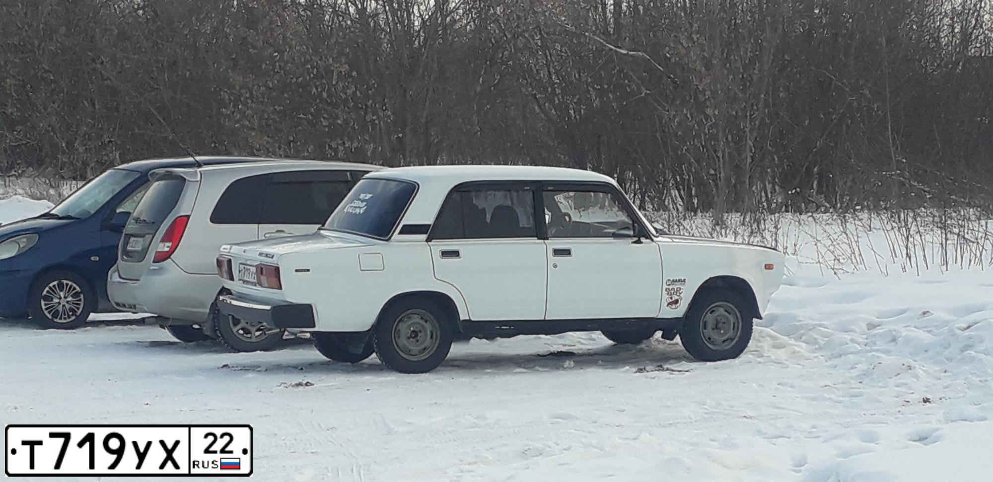 Фото автомобиля LADA 2105, 1999 — госномер В893НР122. Цвет: Белый