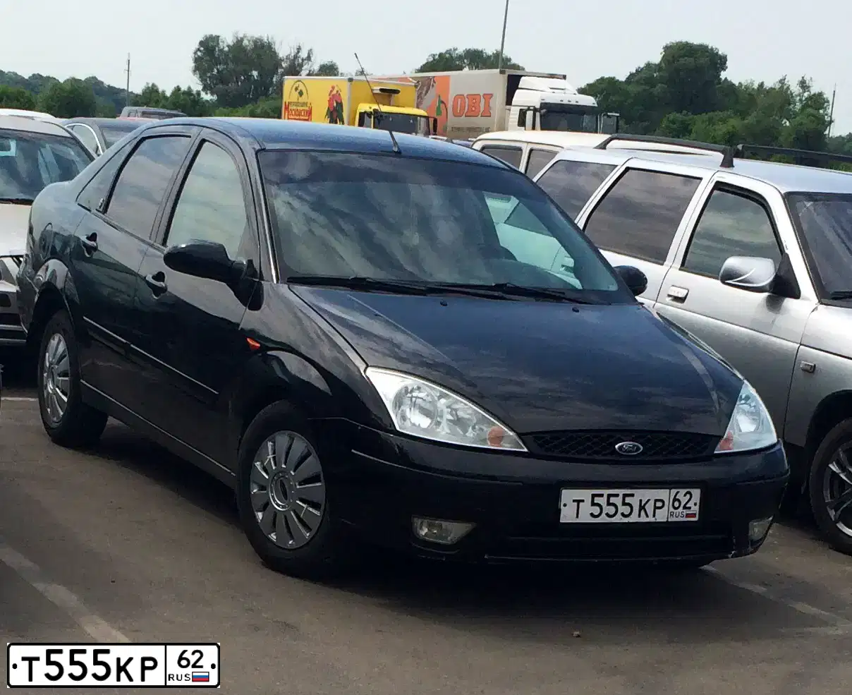 Фото автомобиля FORD FOCUS, 2004 — госномер Т555КР62. Цвет: ЧЕРНЫЙ
